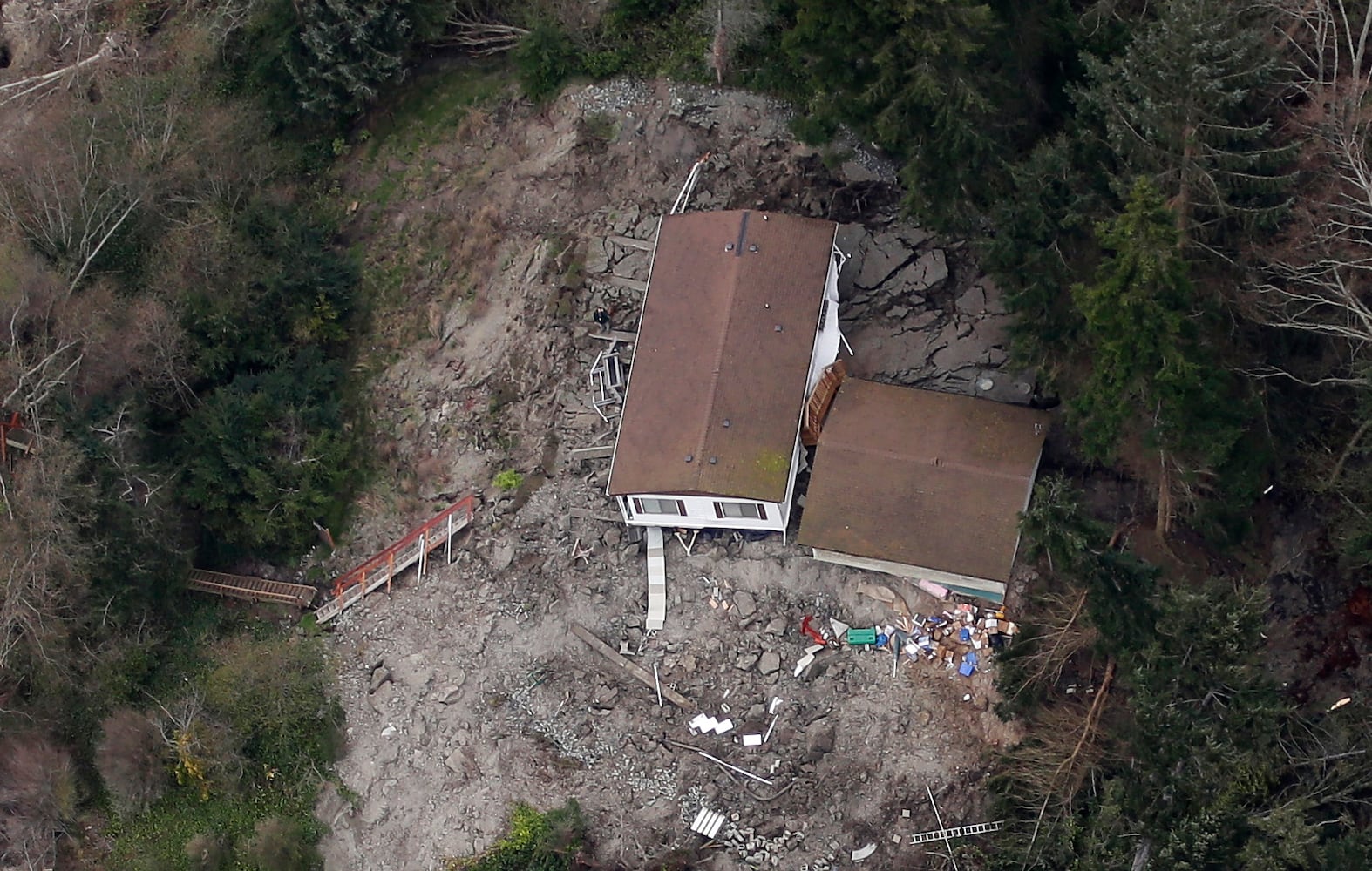 Homes threatened in Washington state