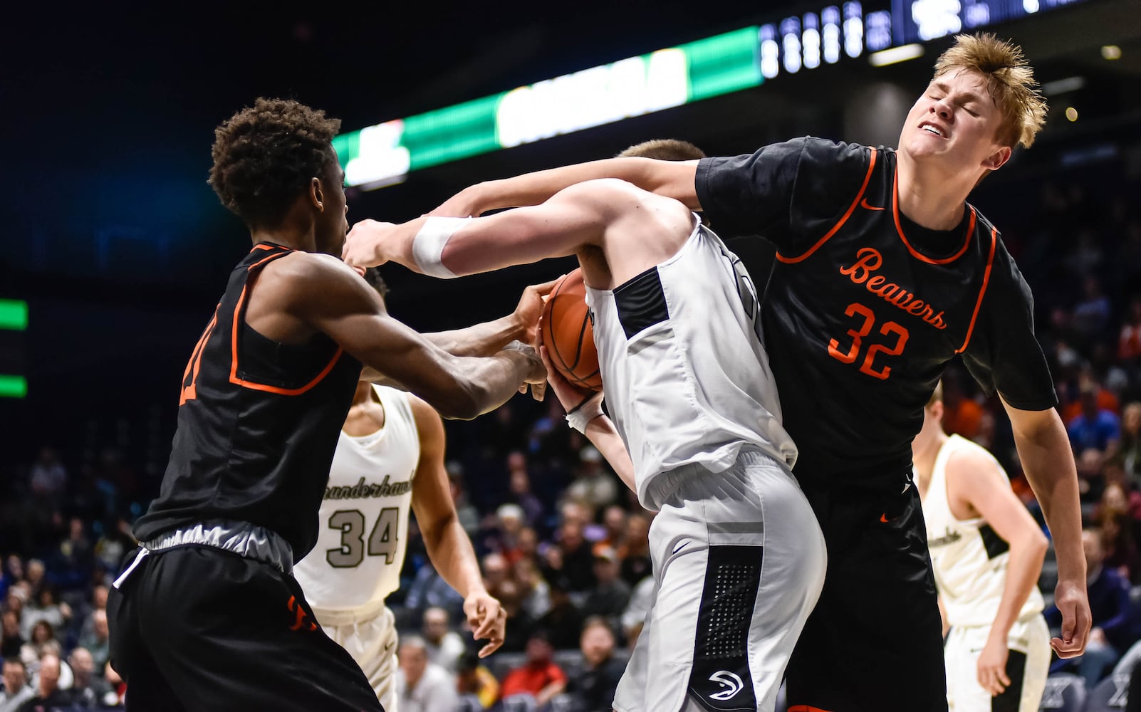 Lakota East beats Beavercreek in boys D1 district basketball final