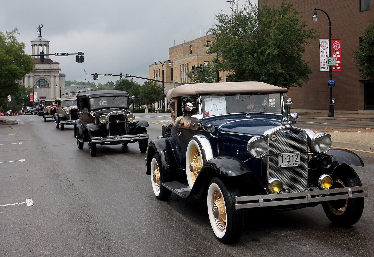 Hamilton Antique car show and parade