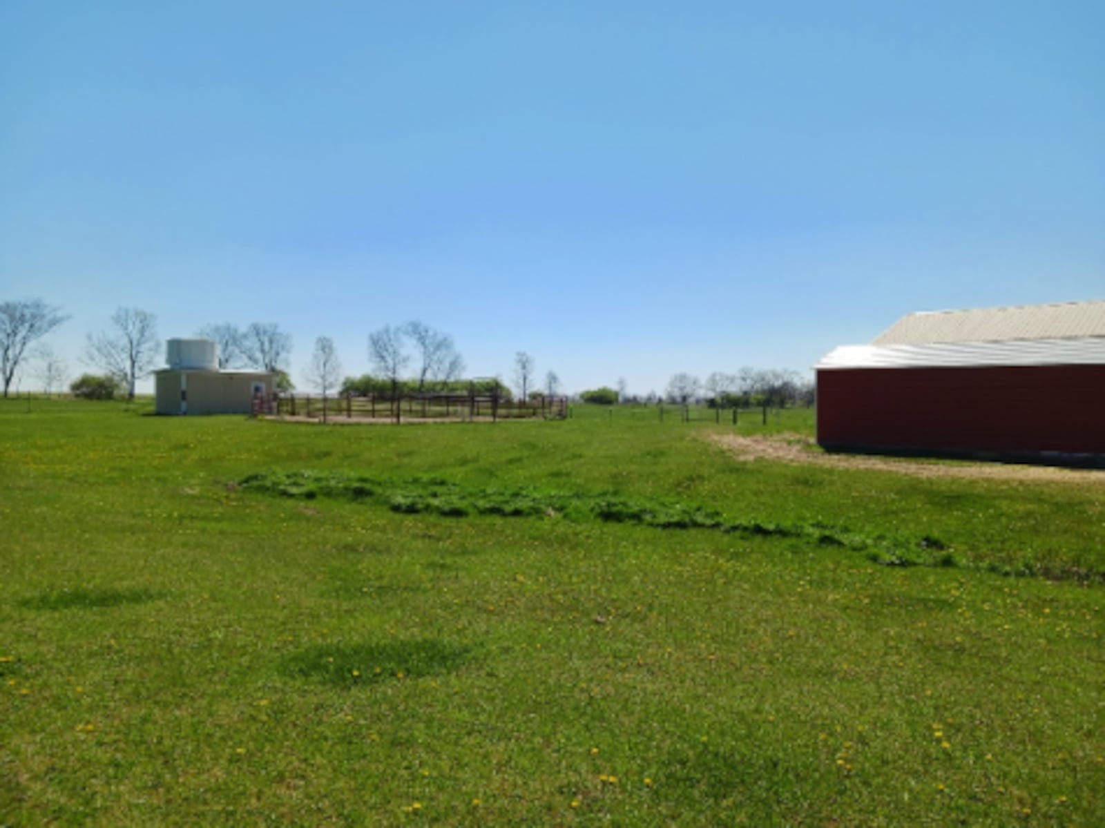 Mike Titus’ observatory, seen here, is part of a property that also houses horses. ETHAN BURKE/OXFORD OBSERVER