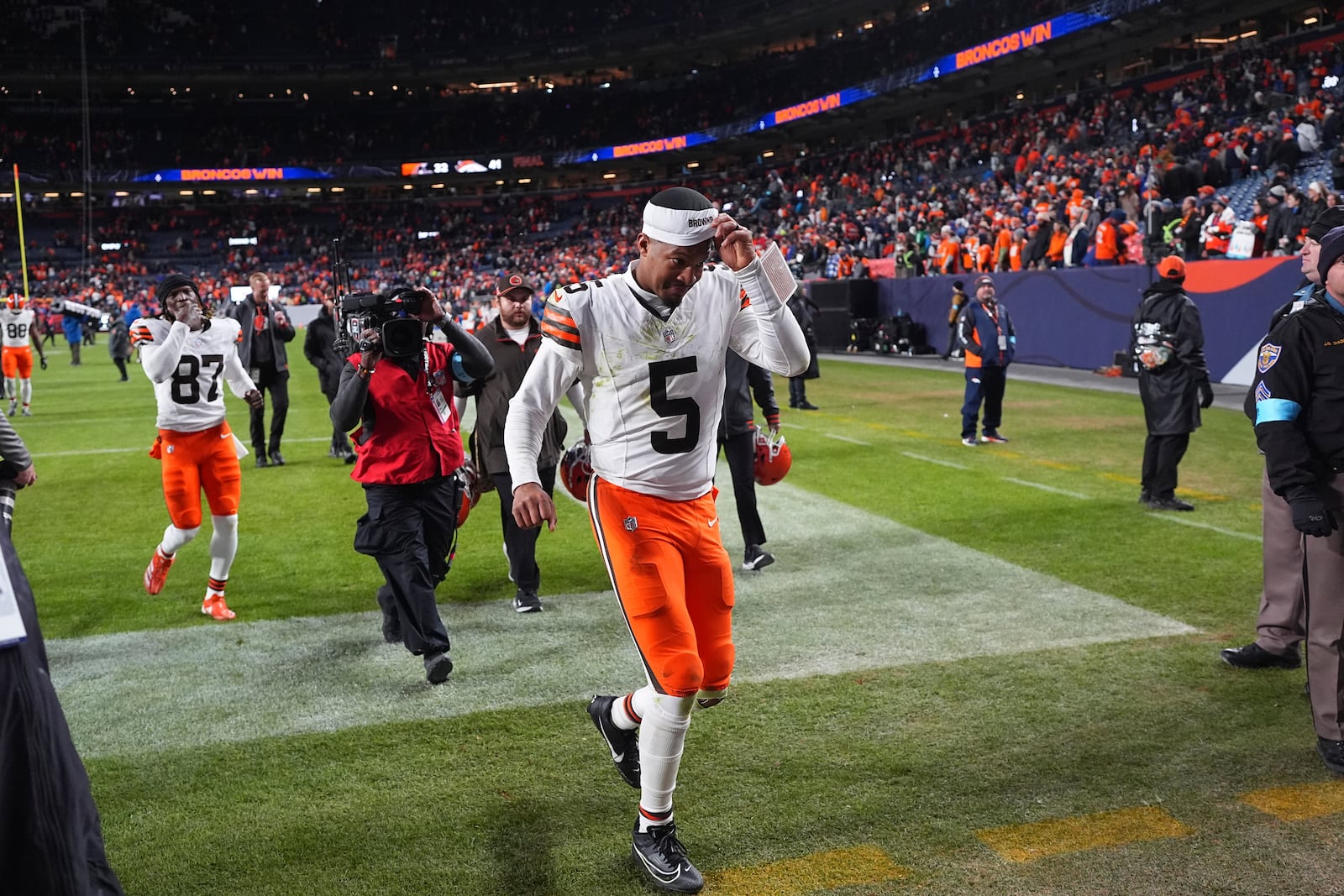 Cleveland Browns quarterback Jameis Winston heads off the field after an NFL football game against the Denver Broncos Monday, Dec. 2, 2024, in Denver. (AP Photo/David Zalubowski)