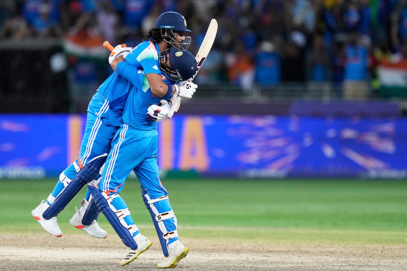 India's KL Rahul. left, and teammate Ravindra Jadeja celebrate after winning the ICC Champions Trophy final cricket match against New Zealand at Dubai International Cricket Stadium in Dubai, United Arab Emirates, Sunday, March 9, 2025. (AP Photo/Altaf Qadri)