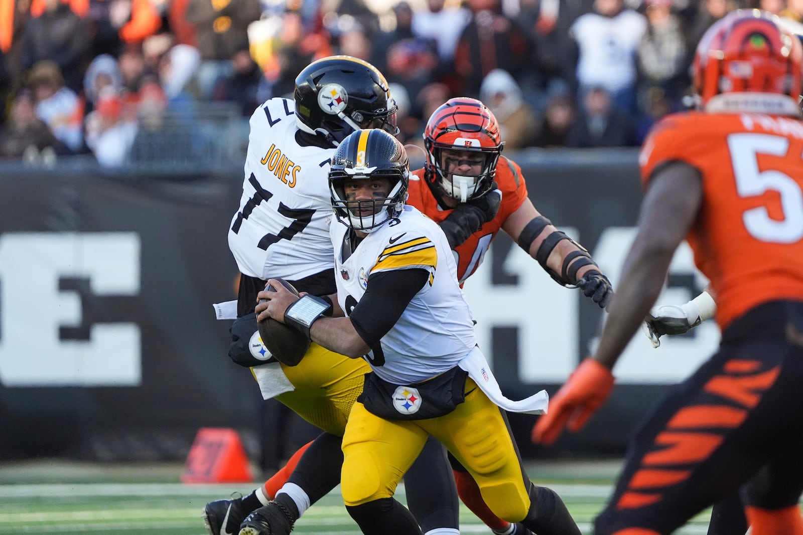 Pittsburgh Steelers quarterback Russell Wilson (3) looks for an open receiver during the second half of an NFL football game against the Cincinnati Bengals, Sunday, Dec. 1, 2024, in Cincinnati. (AP Photo/Joshua A. Bickel)