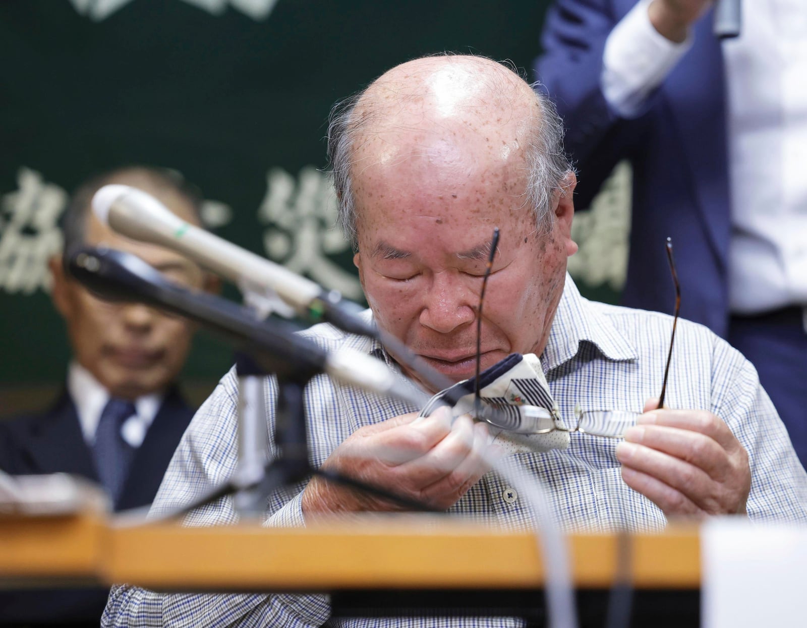 Shigemitsu Tanaka, the chairman of Nagasaki Atomic bomb Survivors Council, cries during a press conference, in Nagasaki, western Japan, Friday, Oct. 11, 2024, after Nihon Hidankyo, or the Japan Confederation of A- and H-Bomb Sufferers Organizations, won the Nobel Peace Prize.(Kyodo News via AP)