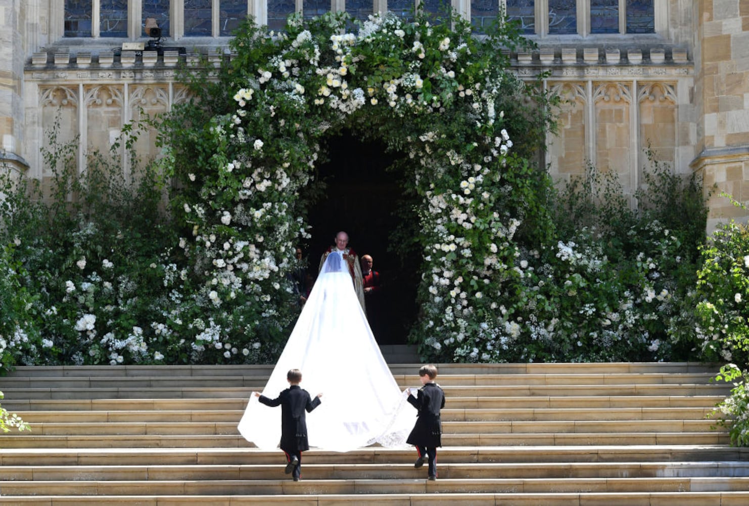 Photos: Meghan Markle’s wedding dress stuns at royal wedding