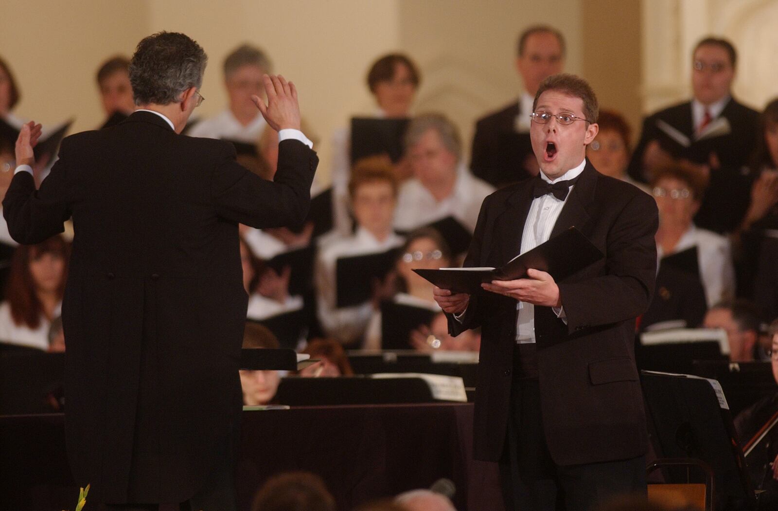 Greg Lynch/Journal-News
Joseph Auth, tenor soloist, along side guest conductor Dennis Simons, perform at St. Julie Billiart Church in Hamilton during the Grande Finale Concert of the Mozart Festival , Sunday.