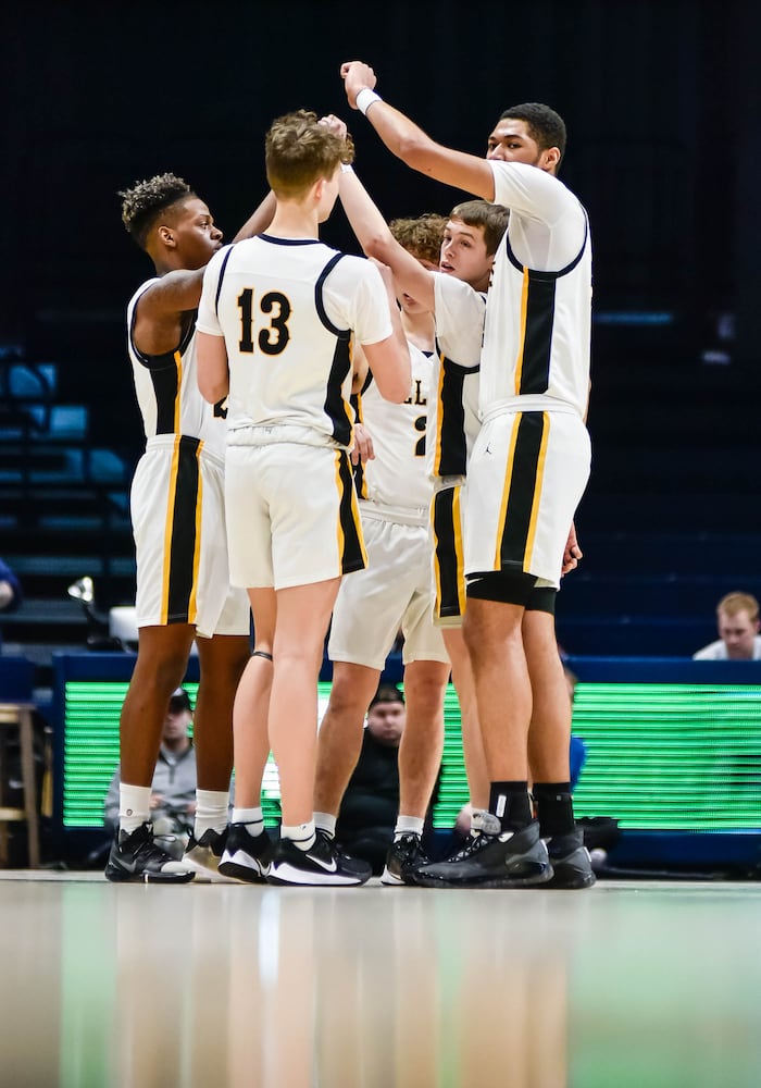 Centerville beats Lakota West in D1 boys district basketball final