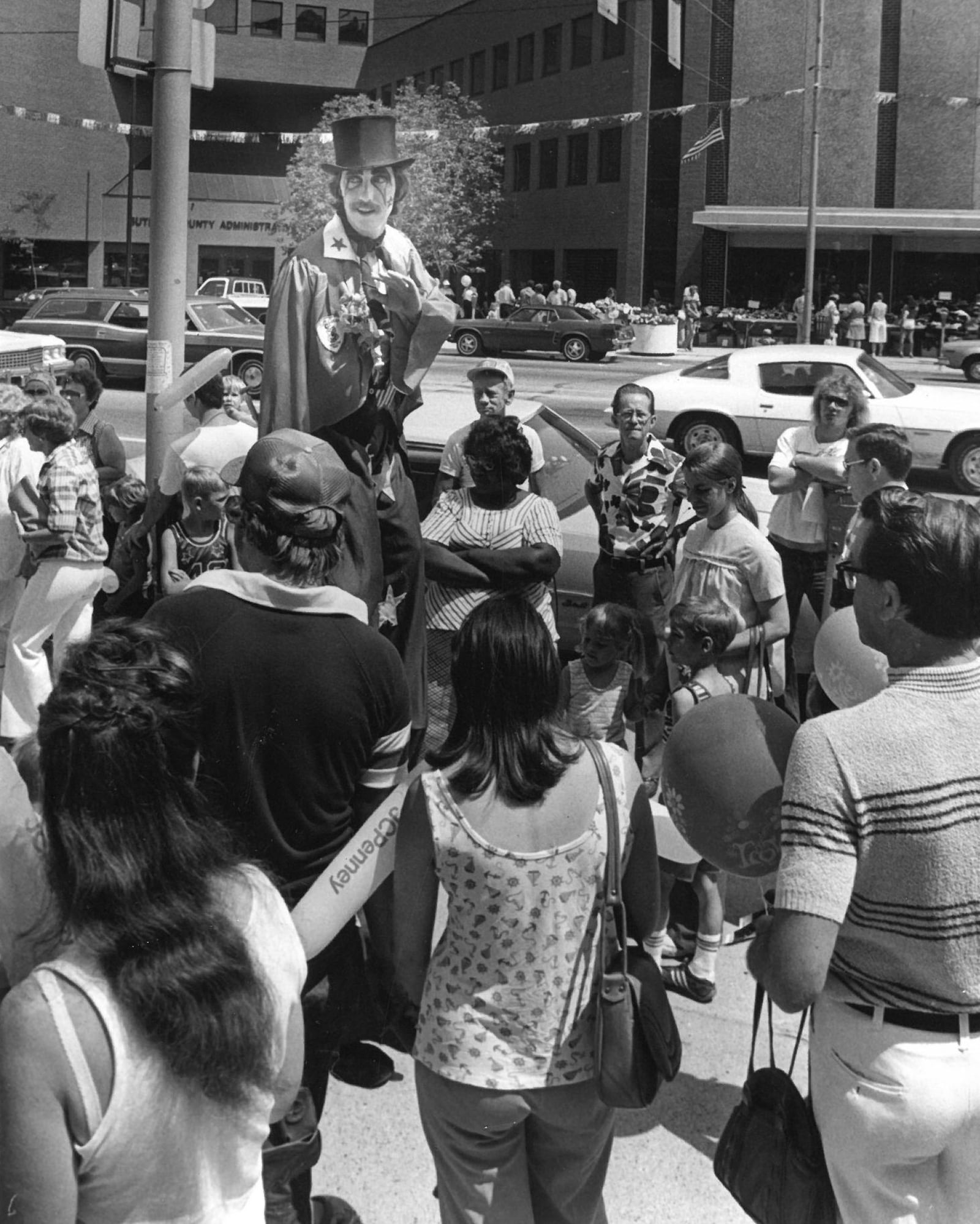 The Hamilton Mini Circus at Fort Hamilton Days. JOURNAL-NEWS ARCHIVES PHOTO