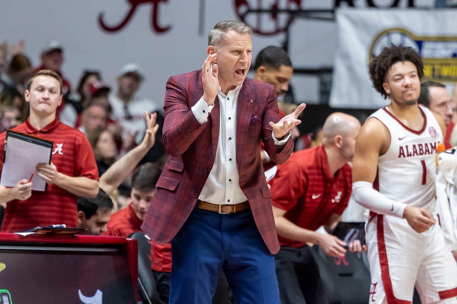 Alabama head coach Nate Oats reacts to a score against Kent State during the second half of an NCAA college basketball game, Sunday, Dec. 22, 2024, in Tuscaloosa, Ala. (AP Photo/Vasha Hunt)