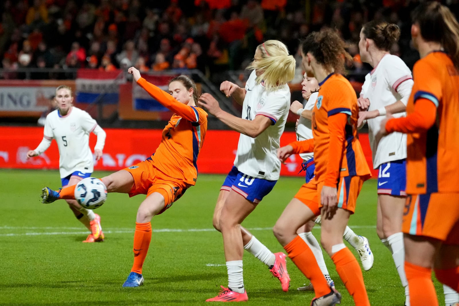 Netherlands' Veerle Buurman attempts a shot at goal during the international friendly women's soccer match between the Netherlands and the United States at the ADO Den Haag Stadium in The Hague, Netherlands, Tuesday, Dec. 3, 2024. (AP Photo/Peter Dejong)