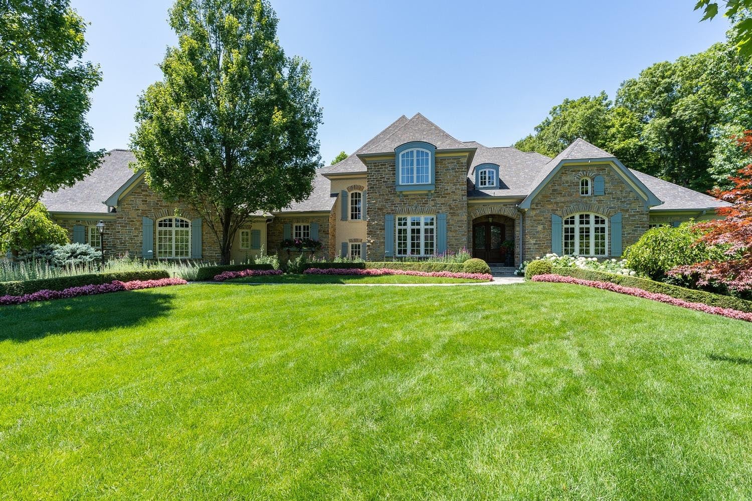 Nearly $2 million luxury home for sale in Warren County