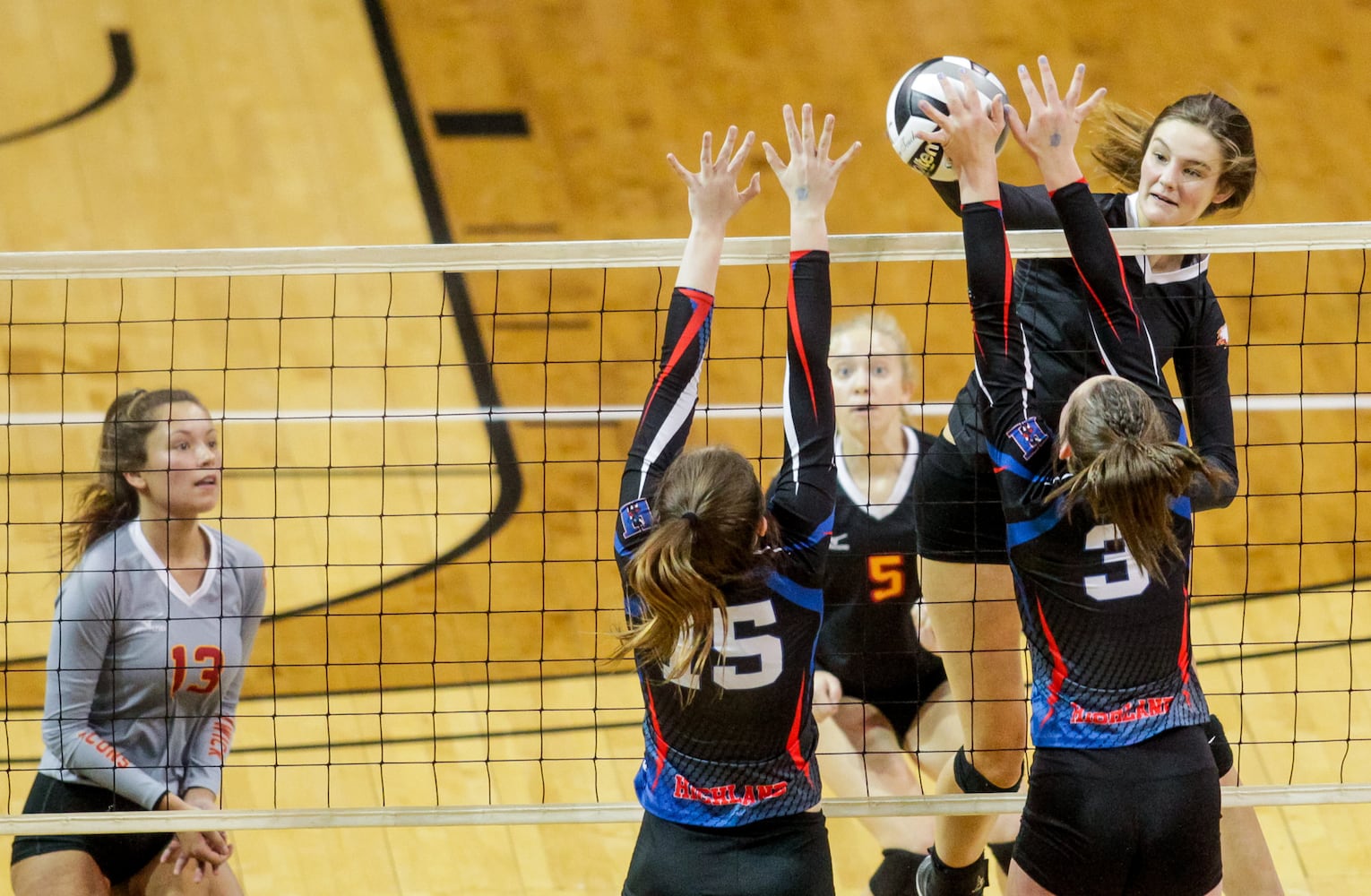 Fenwick wins Division II State volleyball championship against Highland