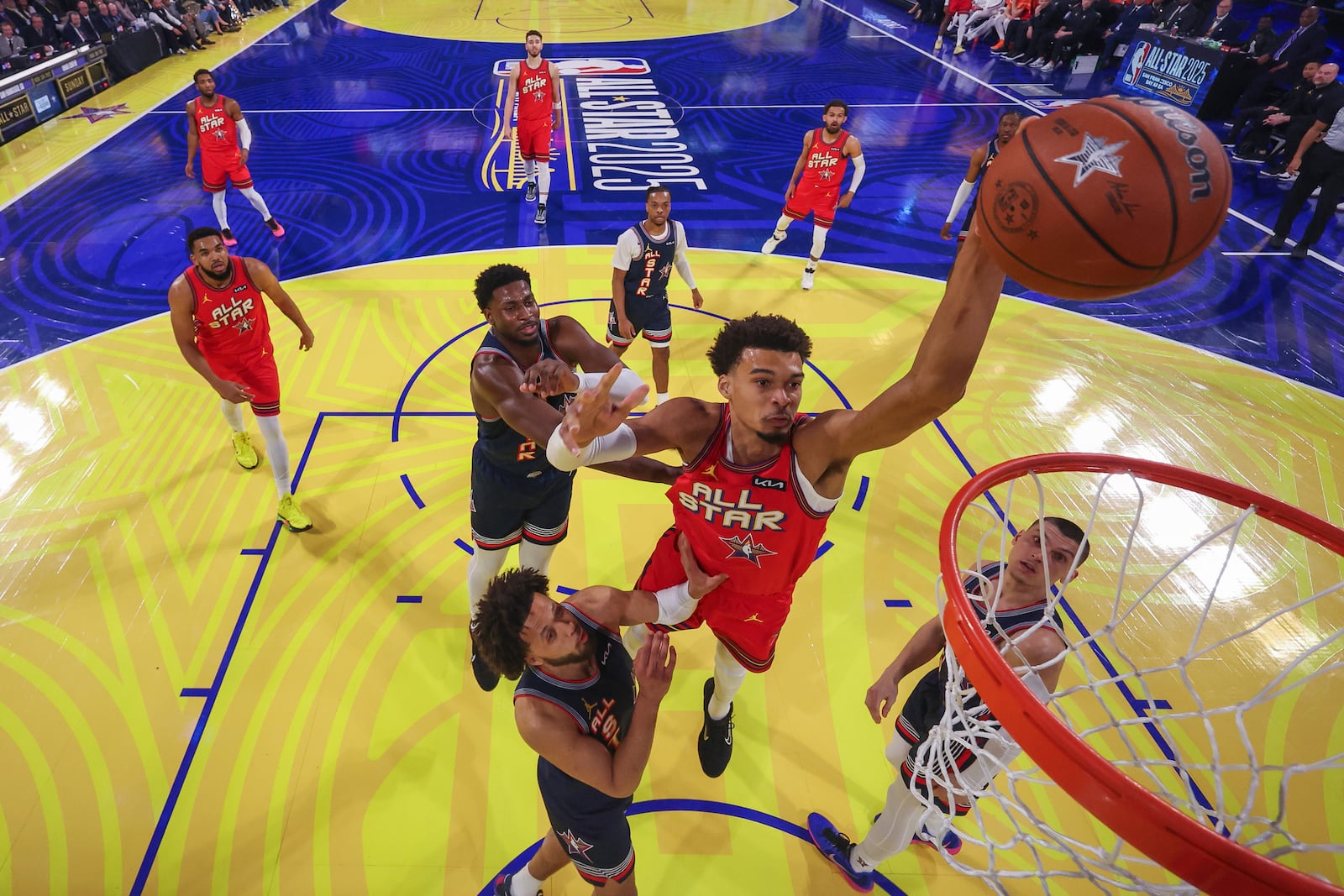 San Antonio Spurs center Victor Wembanyama, center, dunks next to Memphis Grizzlies forward Jaren Jackson Jr. during the NBA basketball All-Star game Sunday, Feb. 16, 2025, in San Francisco. (Ezra Shaw/Pool Photo via AP)