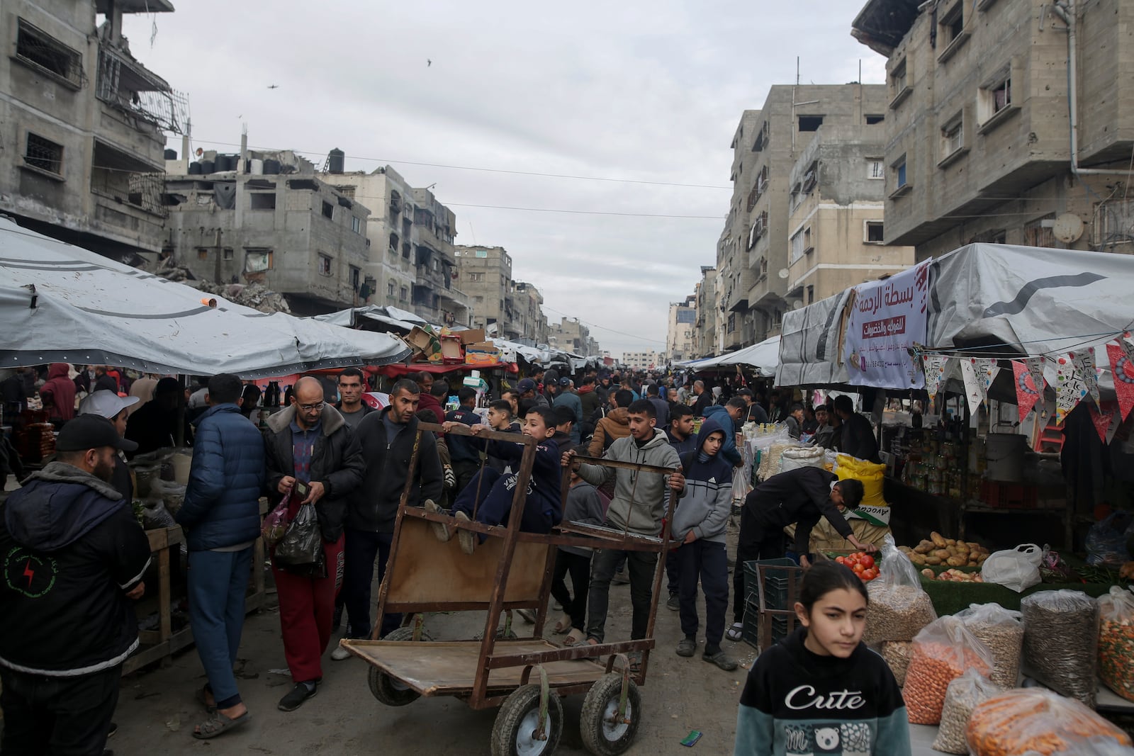 Palestinians shop at Sheikh Radwan Market, west of Gaza City, before the Iftar, the fast-breaking meal, during the holy month of Ramadan on Monday, March 3, 2025. (AP Photo/Jehad Alshrafi)