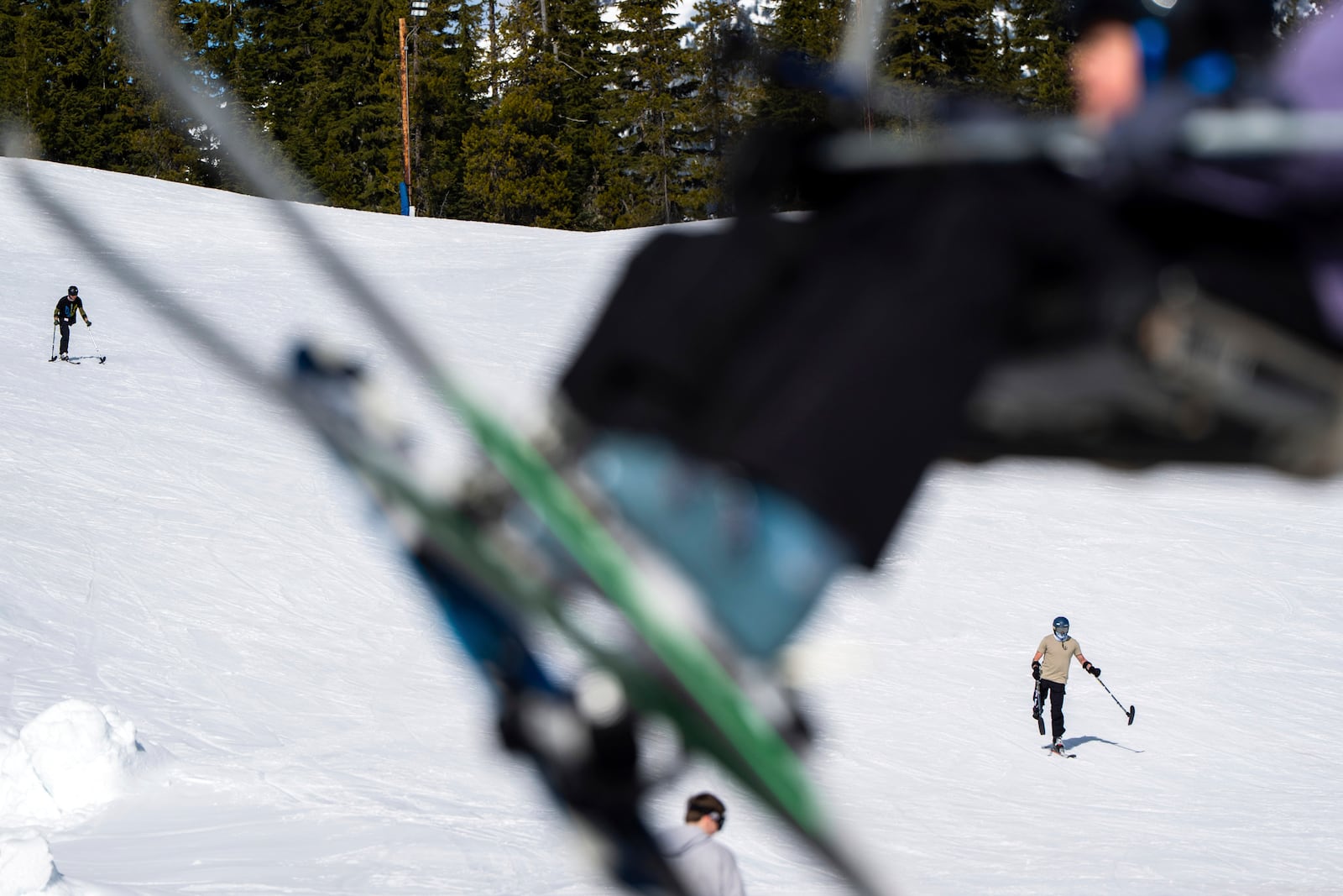 Ukrainian veterans Artem Pogorilyi, left, and Stanislav Povkhan, right, ski during a lesson with Oregon Adaptive Sports on the three track skiing method at Hoodoo Ski Area in central Oregon on Thursday, March 6, 2025. (AP Photo/Jenny Kane)