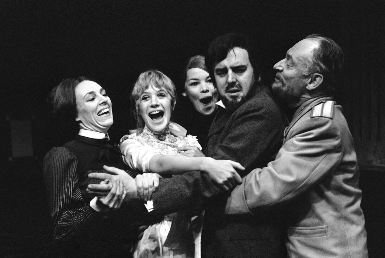 FILE - The cast, from left, Avril Elgar, Marianne Faithfull, Glenda Jackson, George Cole and Alan Webb, rehearse a performance of Chekhov's play "Three Sisters", at the Royal Court Theatre, London, April 13, 1967. (AP Photo/Frank Leonard Tewkesbury, File)