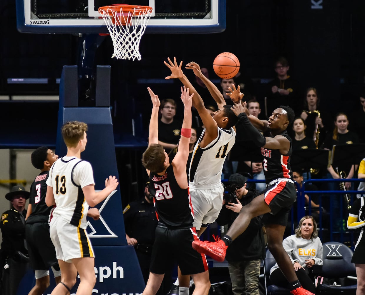 Centerville beats Lakota West in D1 boys district basketball final