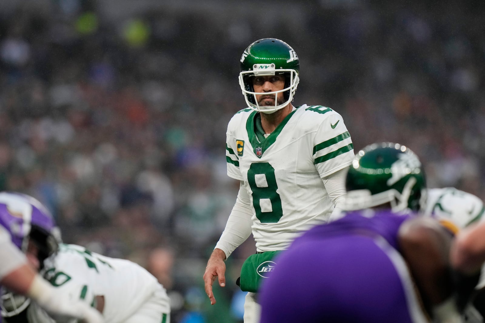 FILE - New York Jets quarterback Aaron Rodgers (8) looks out over the line of scrimmage during an NFL football game against the Minnesota Vikings at Tottenham Hotspur Stadium, Oct. 6, 2024 in London. (AP Photo/Steve Luciano, File)