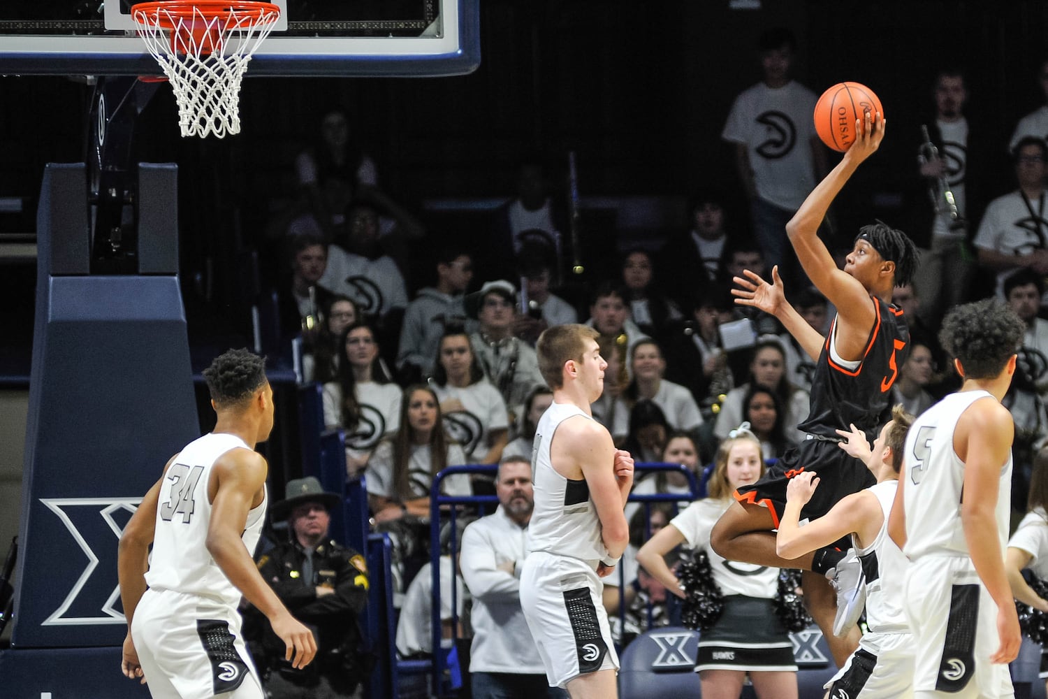 Lakota East beats Beavercreek in boys D1 district basketball final