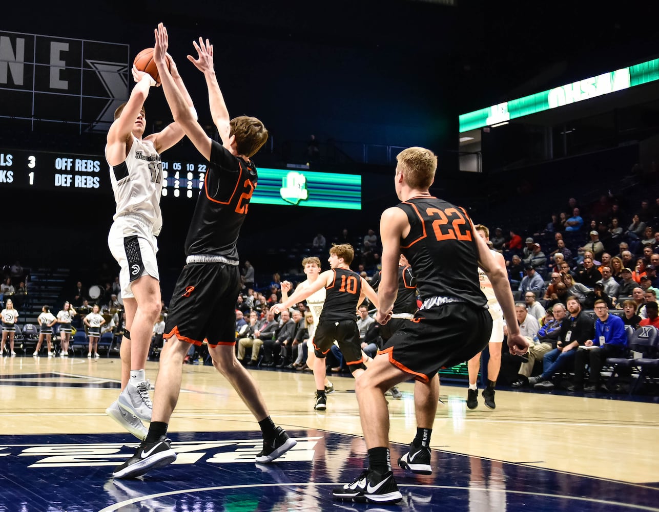 Lakota East beats Beavercreek in boys D1 district basketball final