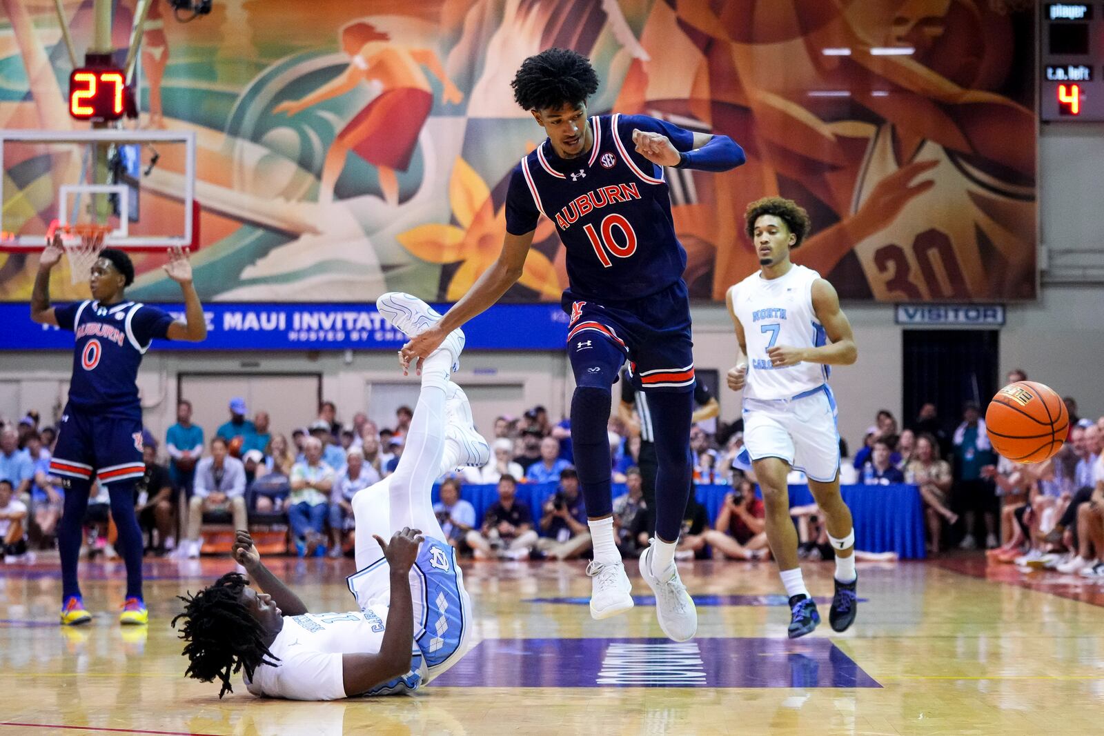 Auburn guard Chad Baker-Mazara (10) runs for the loose ball against North Carolina guard Ian Jackson, left, during the first half of an NCAA college basketball game at the Maui Invitational Tuesday, Nov. 26, 2024, in Lahaina, Hawaii. (AP Photo/Lindsey Wasson)