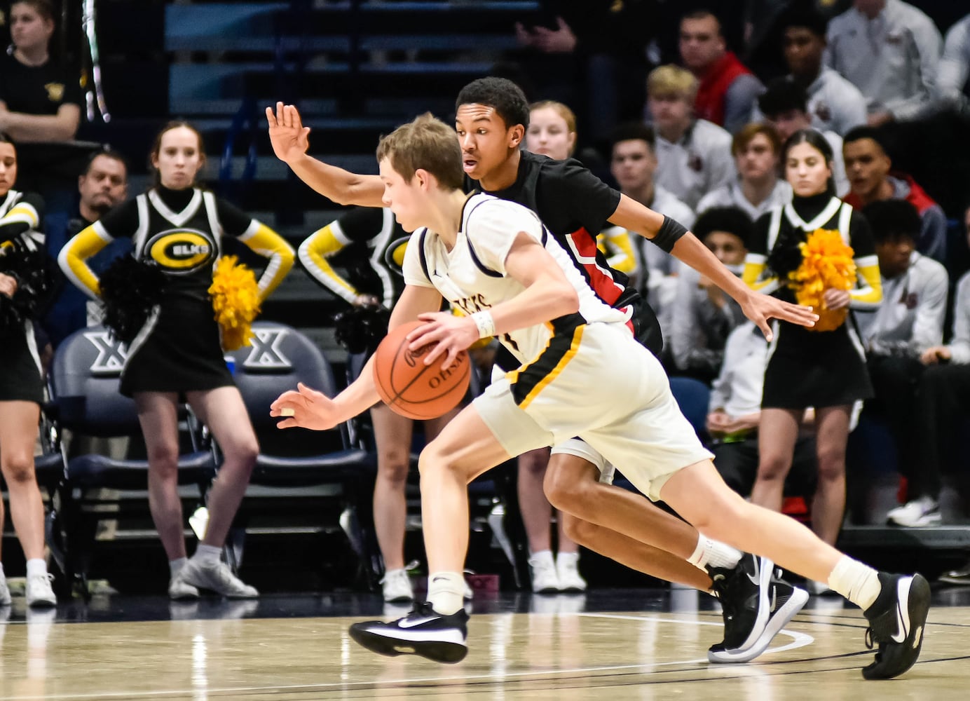 Centerville beats Lakota West in D1 boys district basketball final