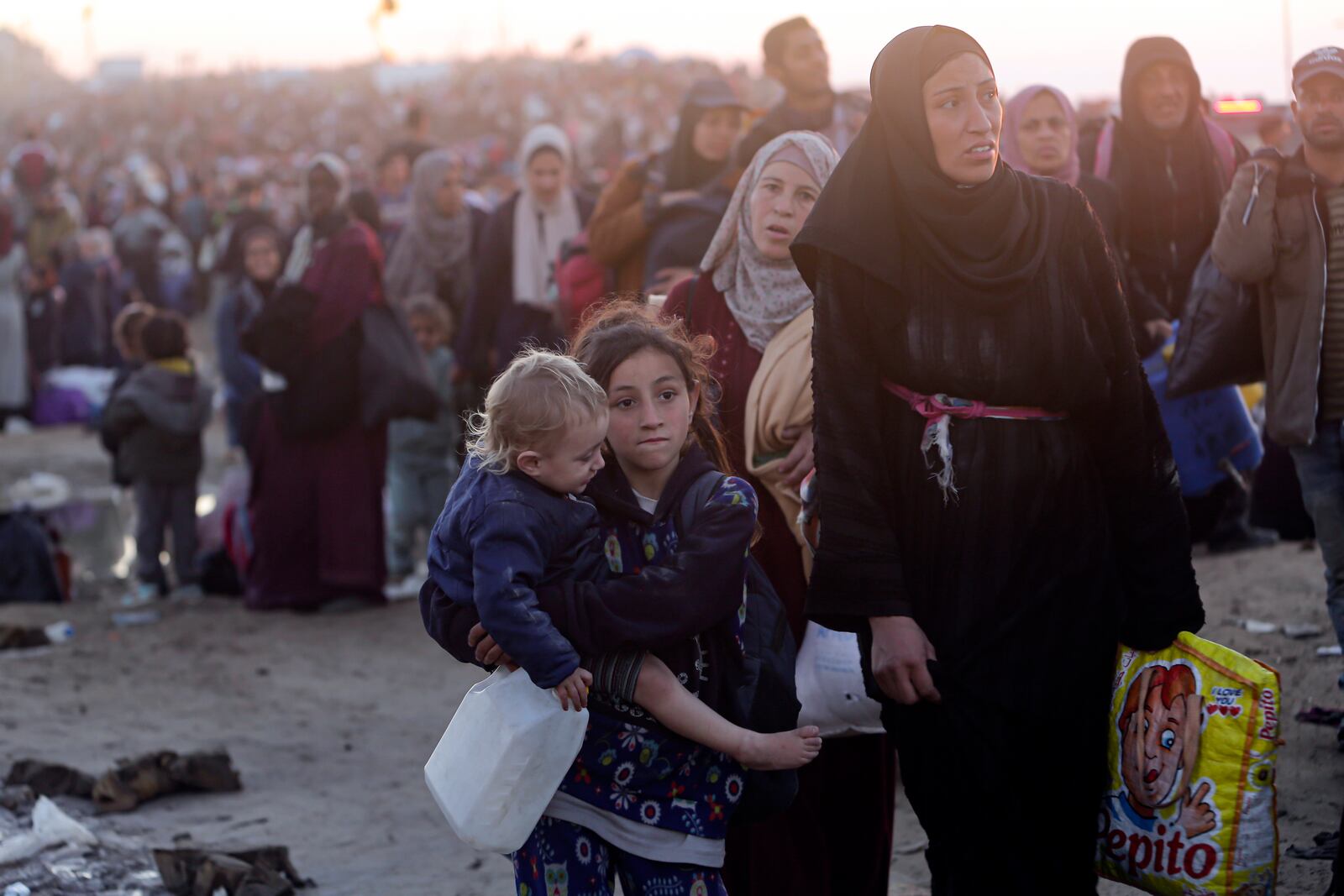 Displaced Palestinians arrive in the northern Gaza Strip, following Israel's decision to allow thousands of them to go back for the first time since the early weeks of the 15-month war with Hamas, Monday, Jan. 27, 2025. (AP Photo/Jehad Alshrafi)