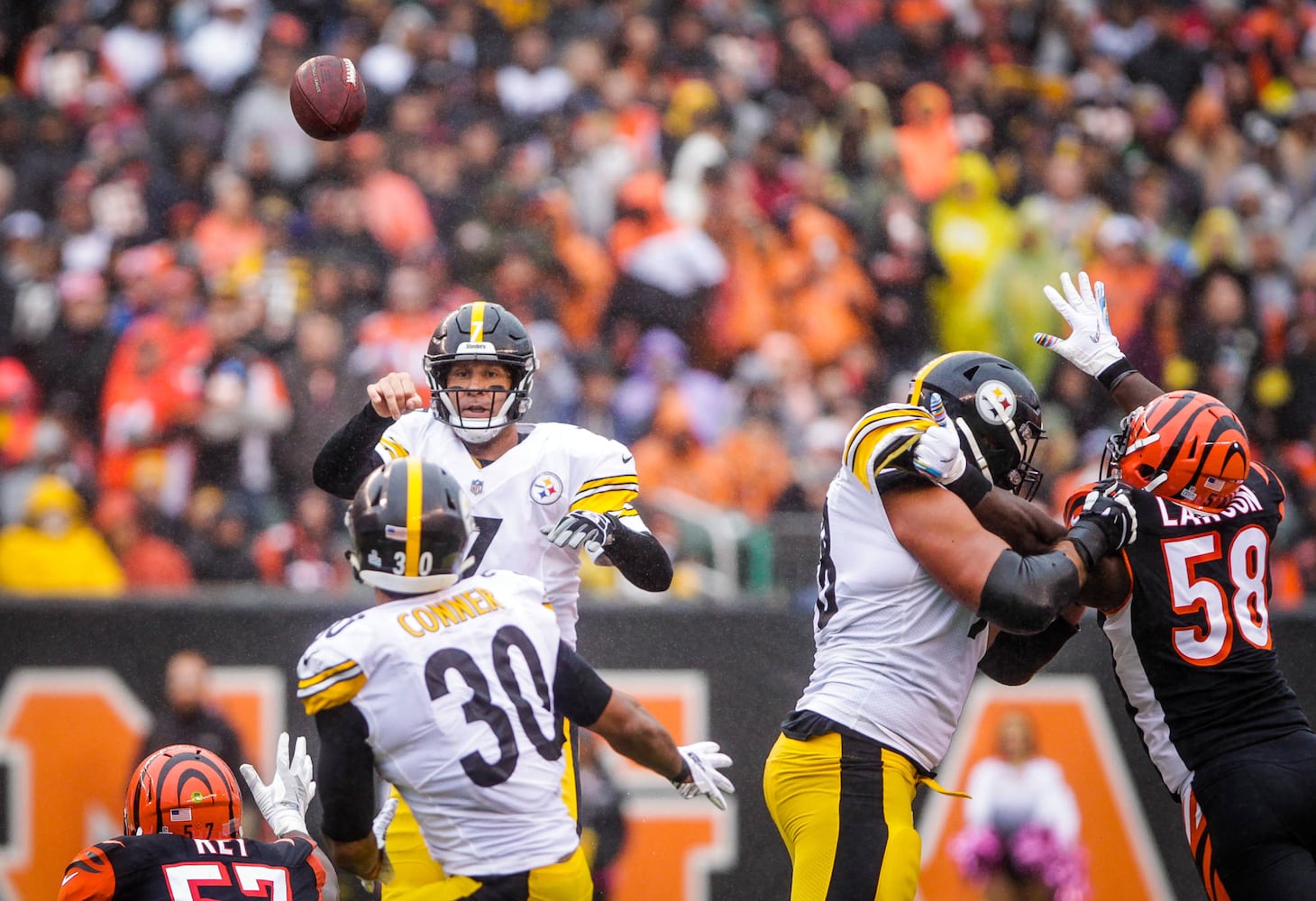 Cincinnati Bengals vs Pittsburgh Steelers football