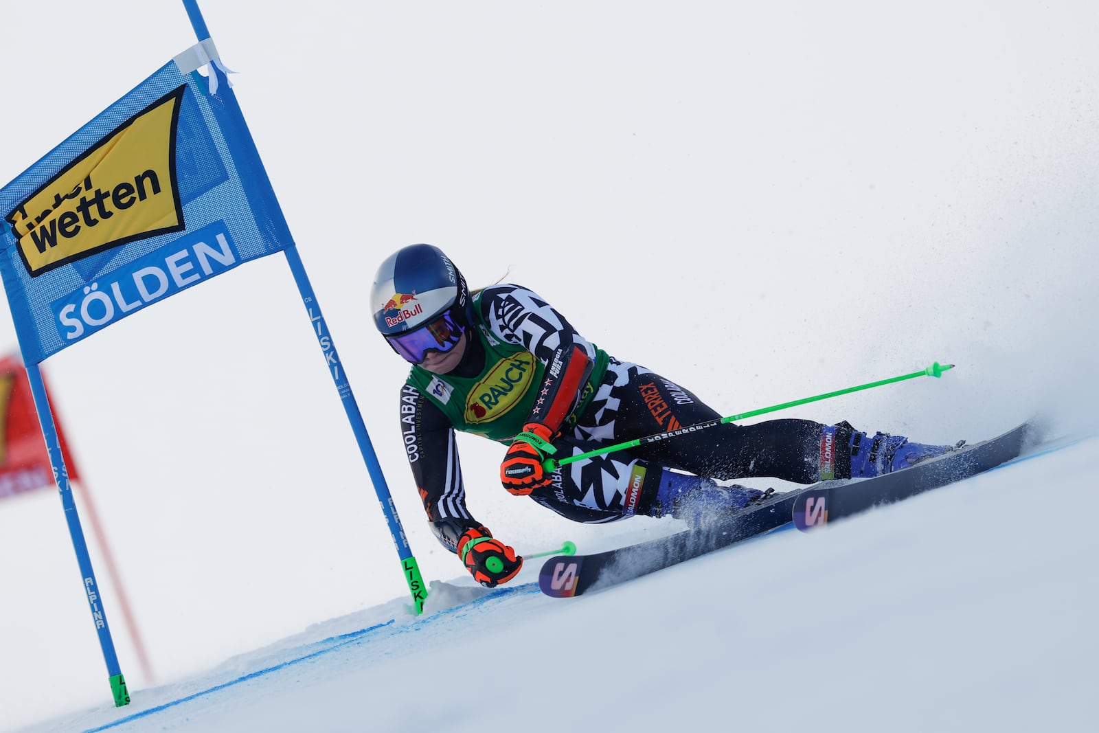 New Zealand's Alice Robinson speeds down the course during an alpine ski, women's World Cup giant slalom, in Soelden, Austria, Saturday, Oct. 26, 2024. (AP Photo/Alessandro Trovati)