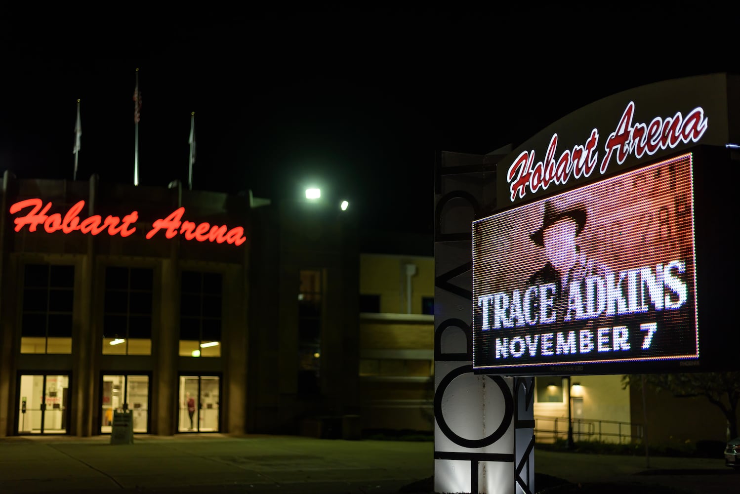 PHOTOS: Trace Adkins live at Hobart Arena in Troy