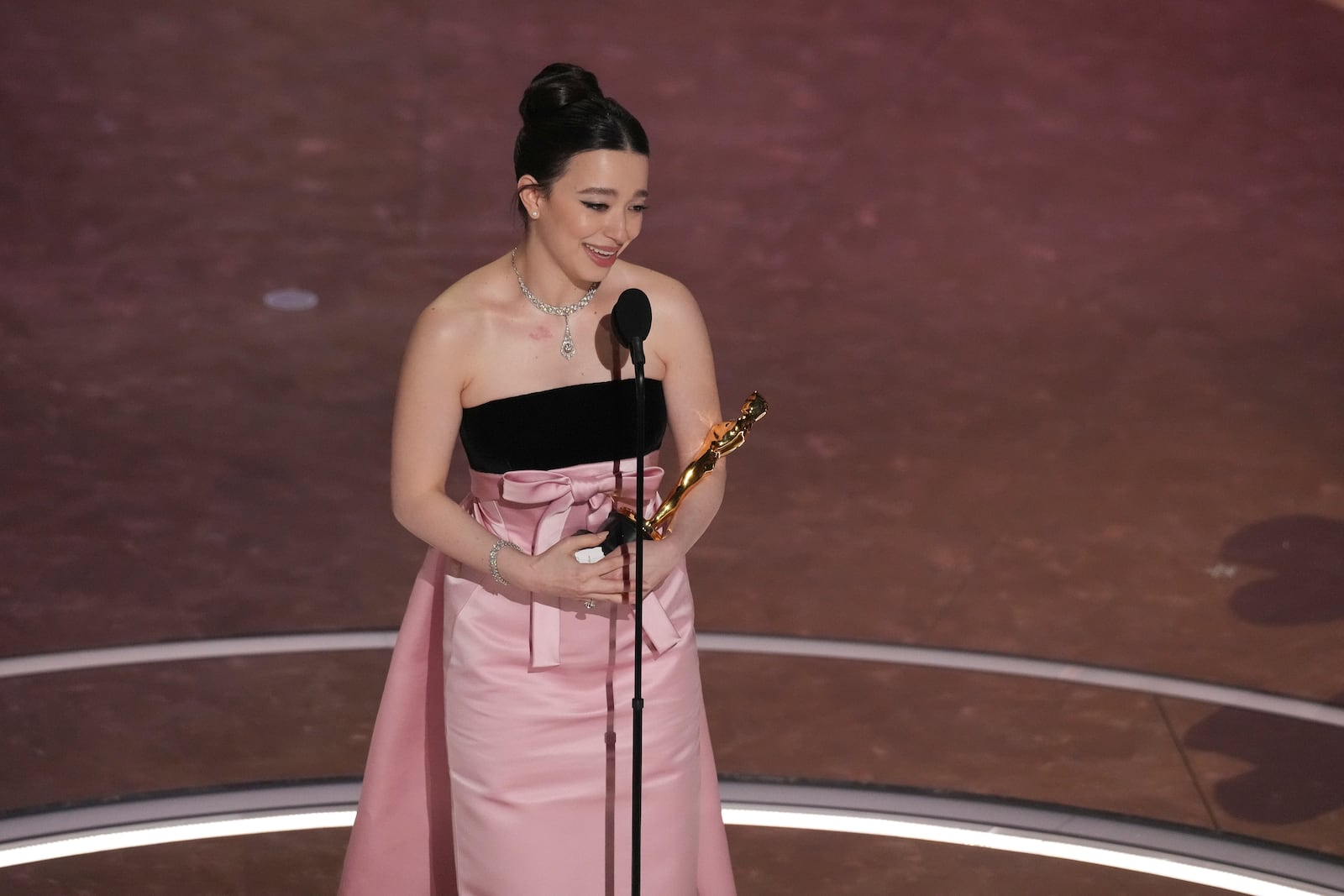 Mikey Madison accepts the award for best performance by an actress in a leading role for "Anora" during the Oscars on Sunday, March 2, 2025, at the Dolby Theatre in Los Angeles. (AP Photo/Chris Pizzello)