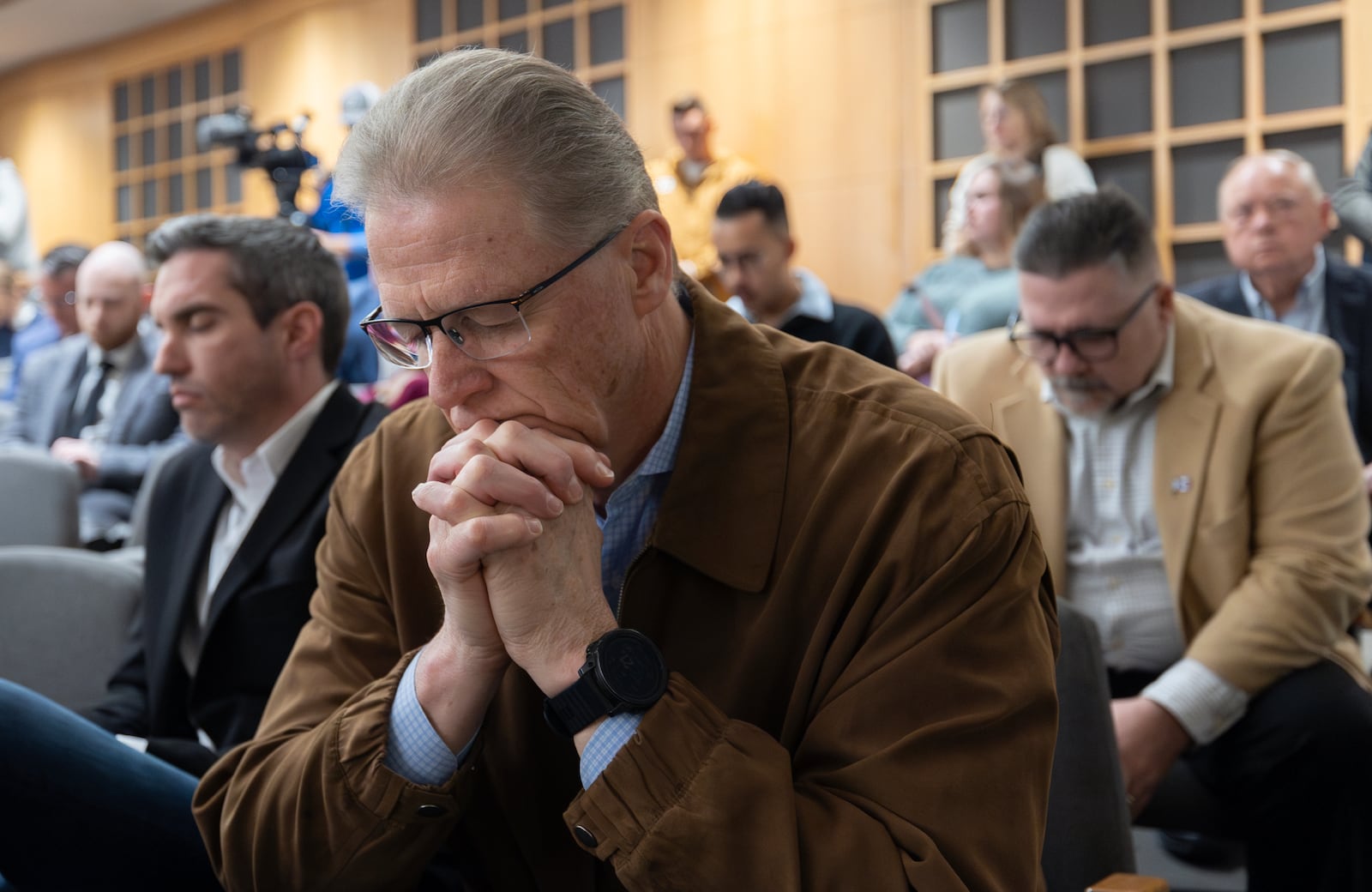 Pastor Bob Becker takes part in a prayer vigil in Wichita, Kan., on Thursday, Jan. 30, 2025, for those affected by the crash of American Airlines flight 5342 in Washington the day before. (AP Photo/Travis Heying)