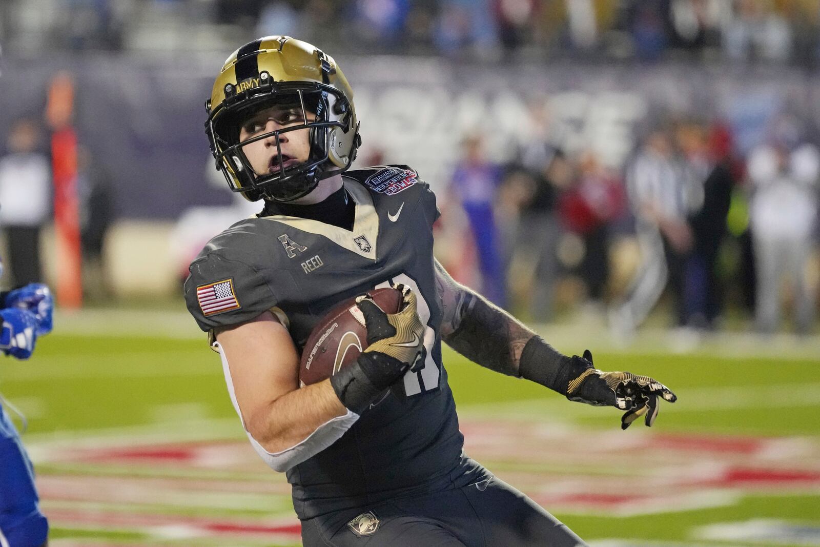 Army running back Hayden Reed looks back while on a touchdown run against Louisiana Tech during the first half of the Independence Bowl NCAA college football game, Saturday Dec. 28, 2024, in Shreveport, La. (AP Photo/Rogelio V. Solis)