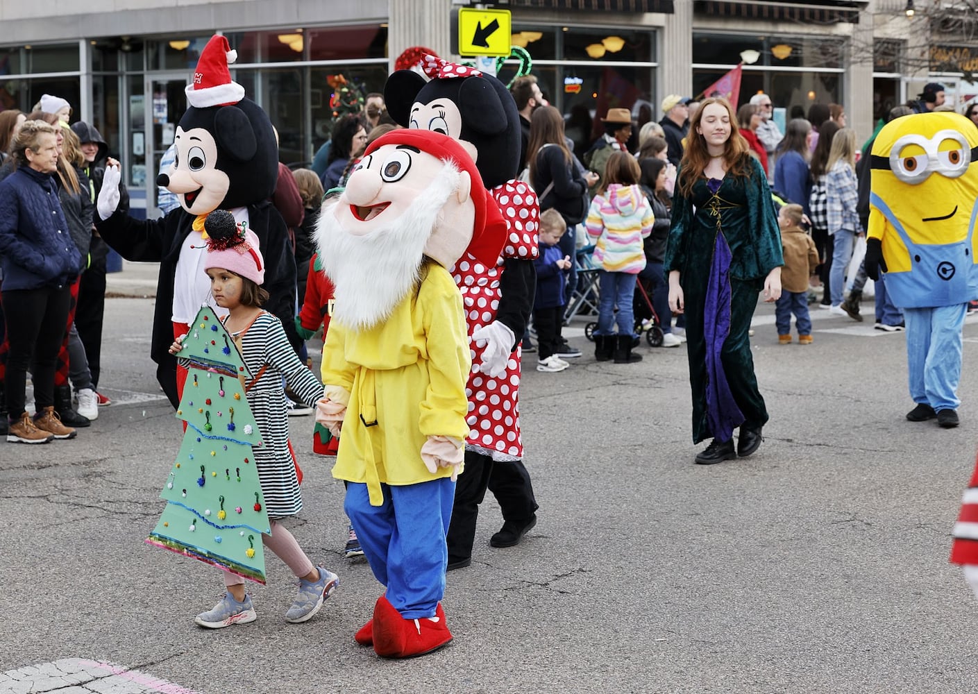 112622 Santa parade Middletown