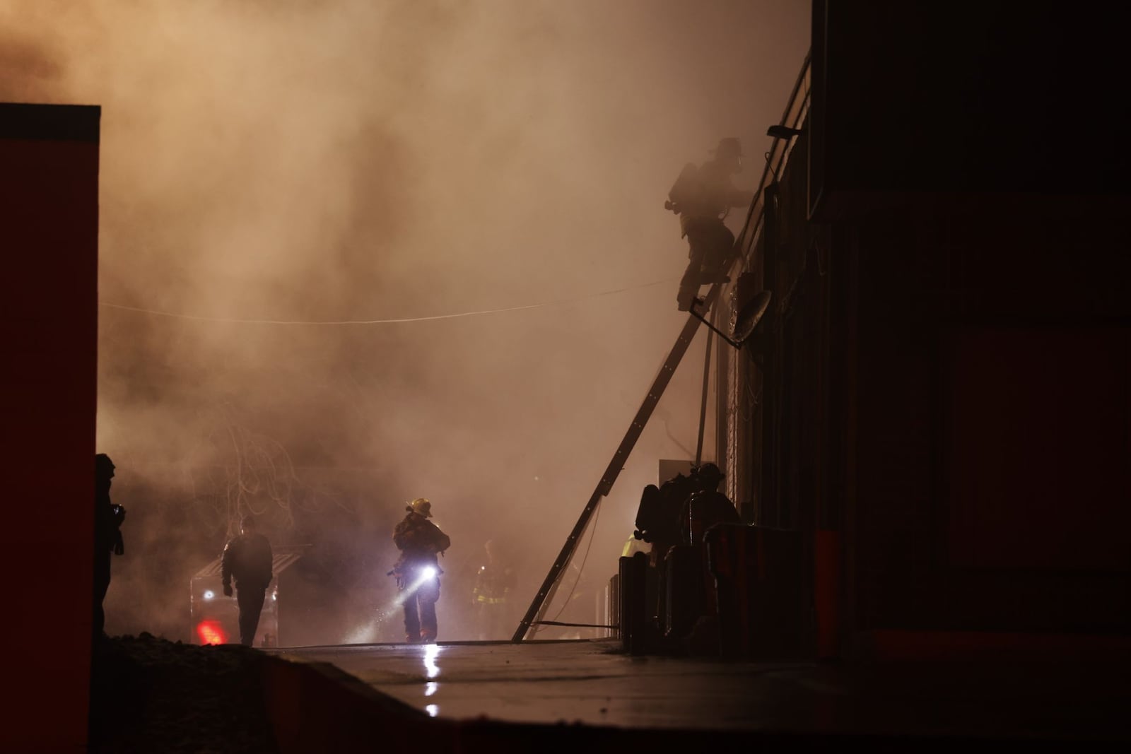 Fire crews from multiple departments battle a fire at Kittyhawk Plaza on Marie Drive Wednesday, Dec. 11, 2024 in Middletown. NICK GRAHAM/STAFF