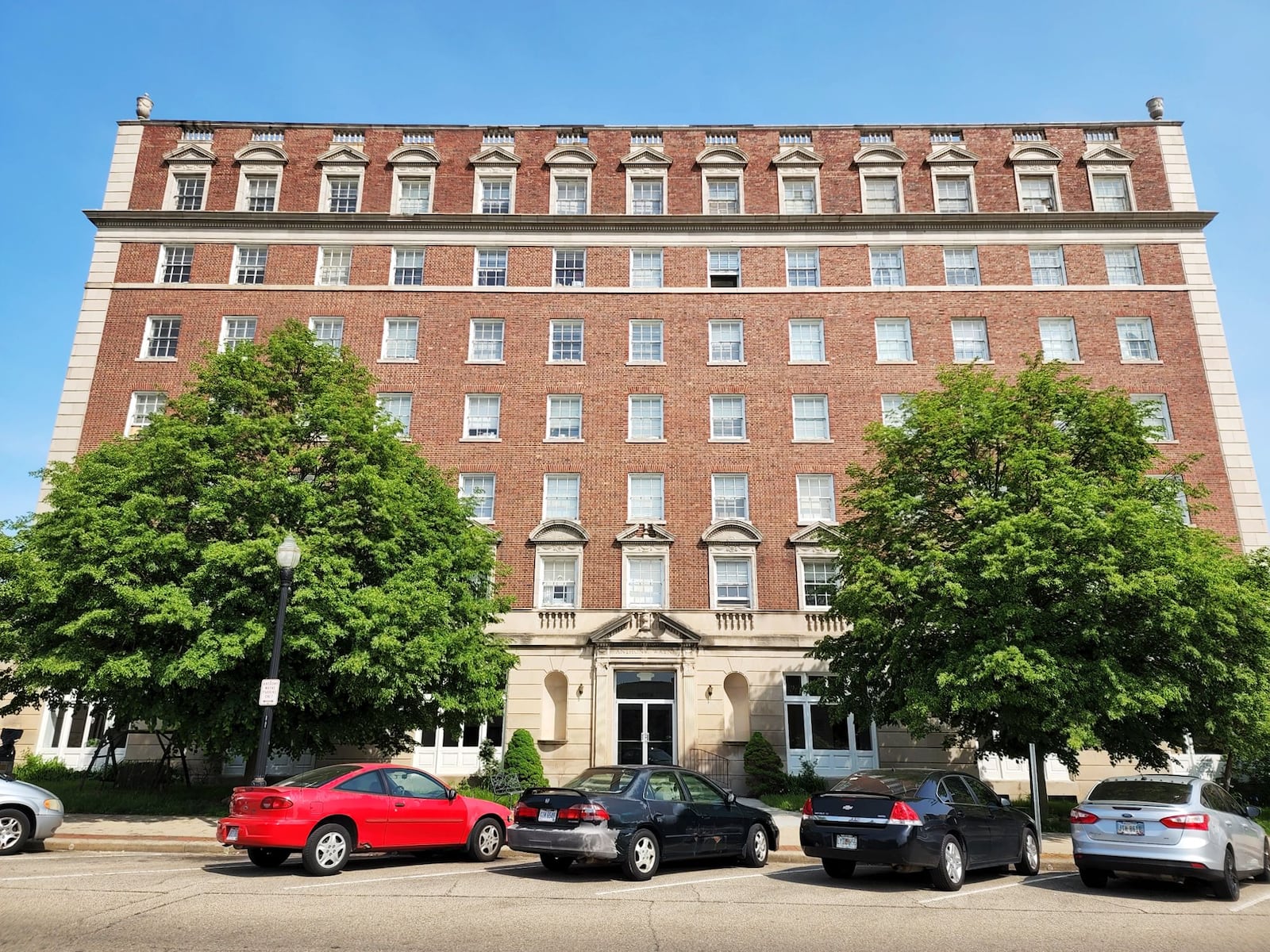 A developer has plans to turn the Anthony Wayne Apartments on South Monument Street into a 54-room boutique hotel. If the sale goes through, construction on the hotel could start in early 2023 and take a year to complete. Residents have been notified of the project and given six months' notice to vacate. NICK GRAHAM/STAFF