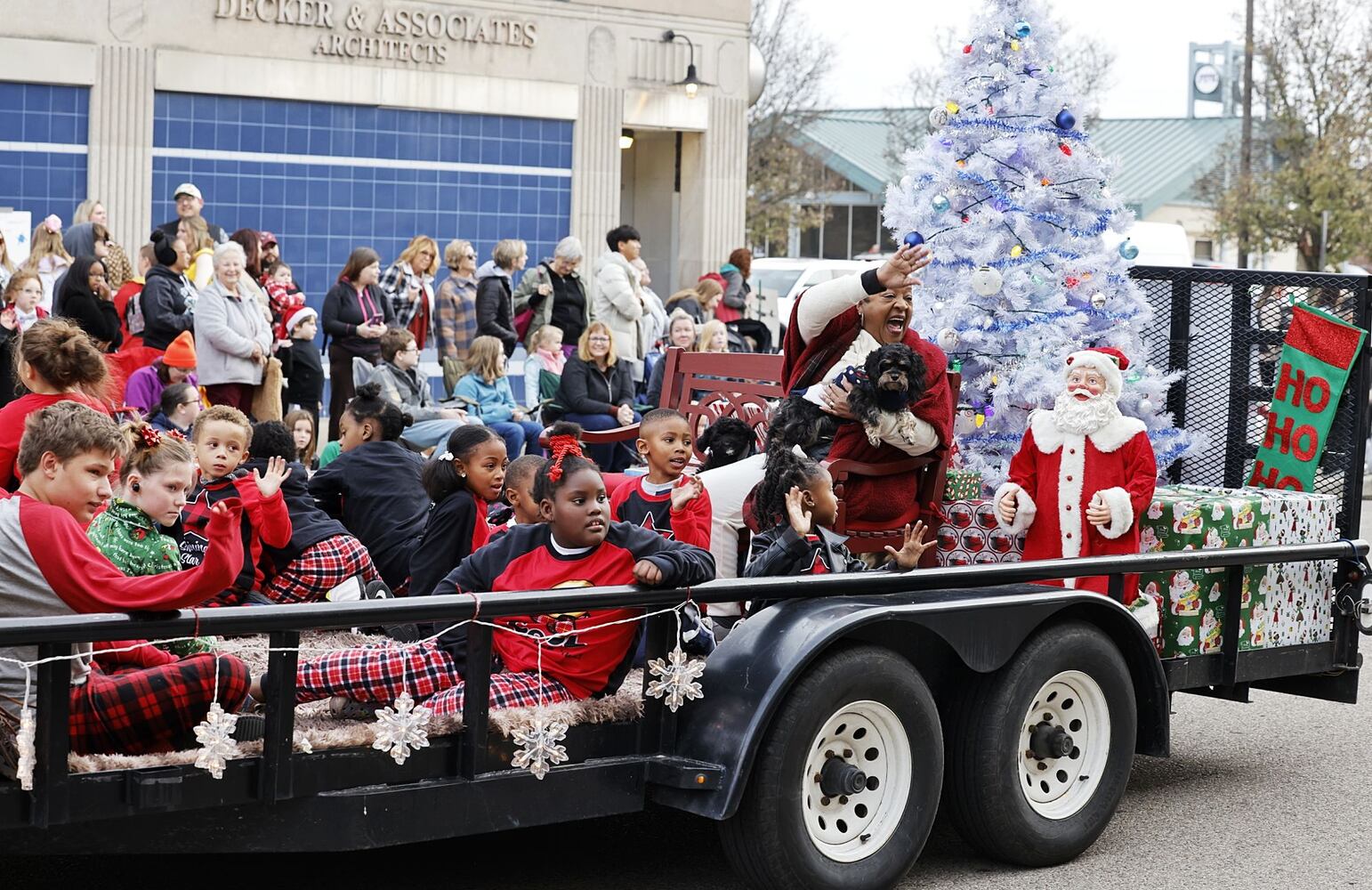 112622 Santa parade Middletown