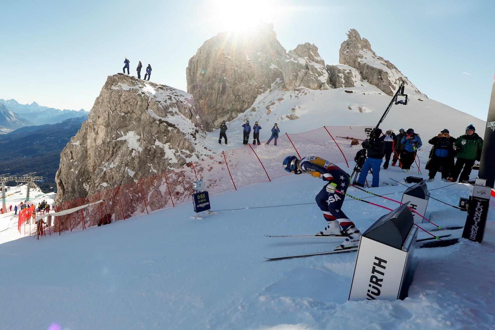 United States' Lindsey Vonn takes the start during an alpine ski, women's World Cup downhill training, in Cortina d'Ampezzo, Italy, Friday, Jan. 17, 2025 (AP Photo/Alessandro Trovati)