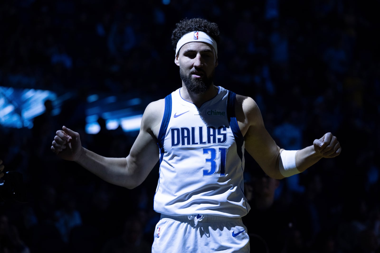 Dallas Mavericks guard Klay Thompson stands on the court before an NBA basketball game against the Golden State Warriors, Sunday, Dec. 15, 2024, in San Francisco. (AP Photo/Benjamin Fanjoy)