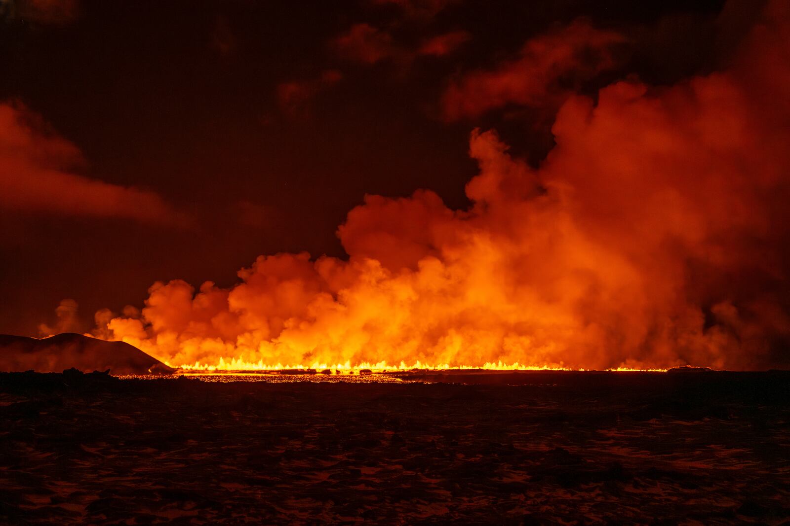 A new volcanic eruption that started on the Reykjanes Peninsula in Iceland, Wednesday, Nov.20, 2024. (AP Photo/Marco di Marco)