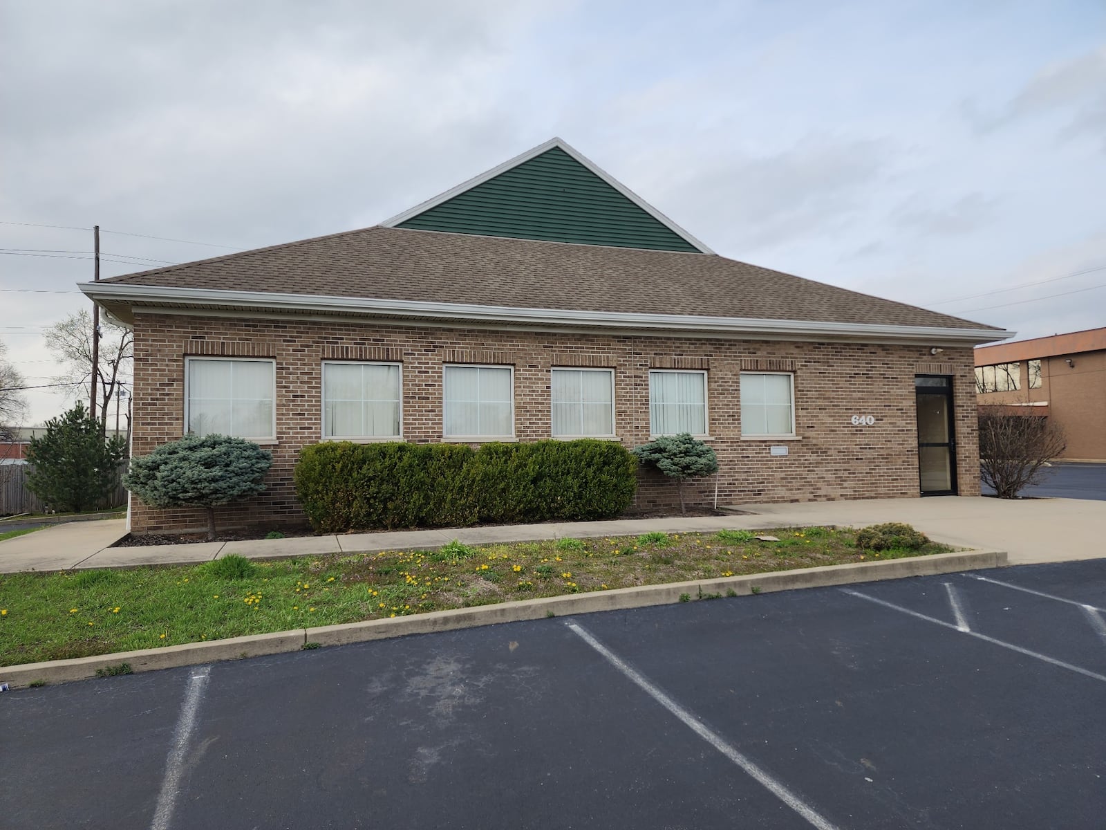 The building that formerly housed Redding Insurance will be renovated and turned into Brent's Smokin' Butts Grill, said owner Brent Dalton. He hopes to have the location open in October or November. NICK GRAHAM/STAFF