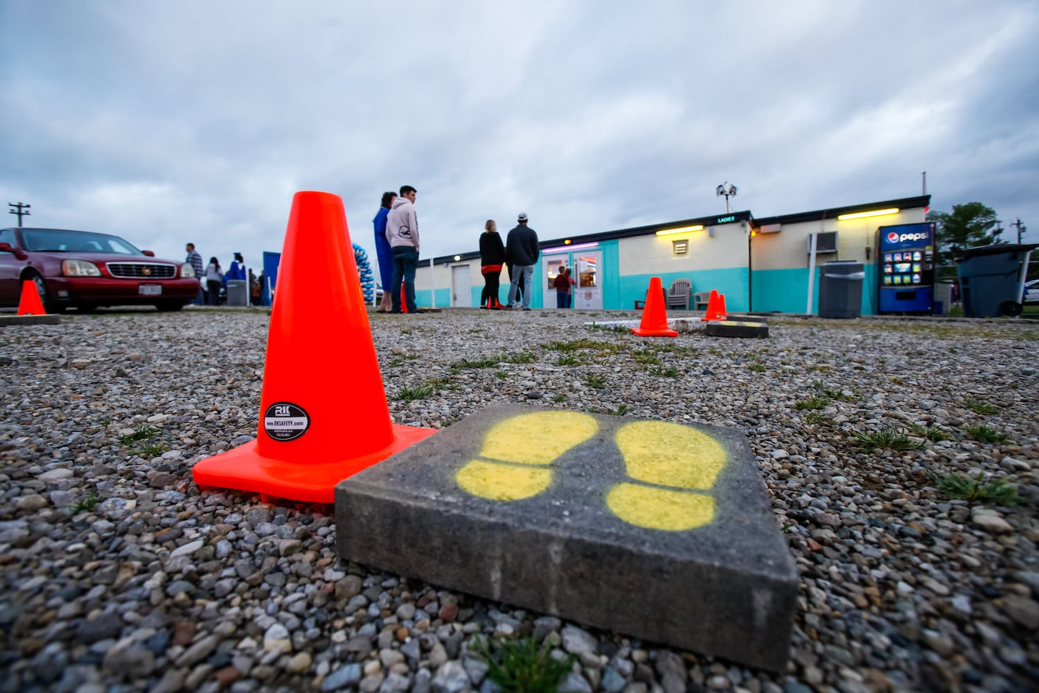 Hamilton High School seniors celebrate graduation at Holiday Auto Theatre drive-in