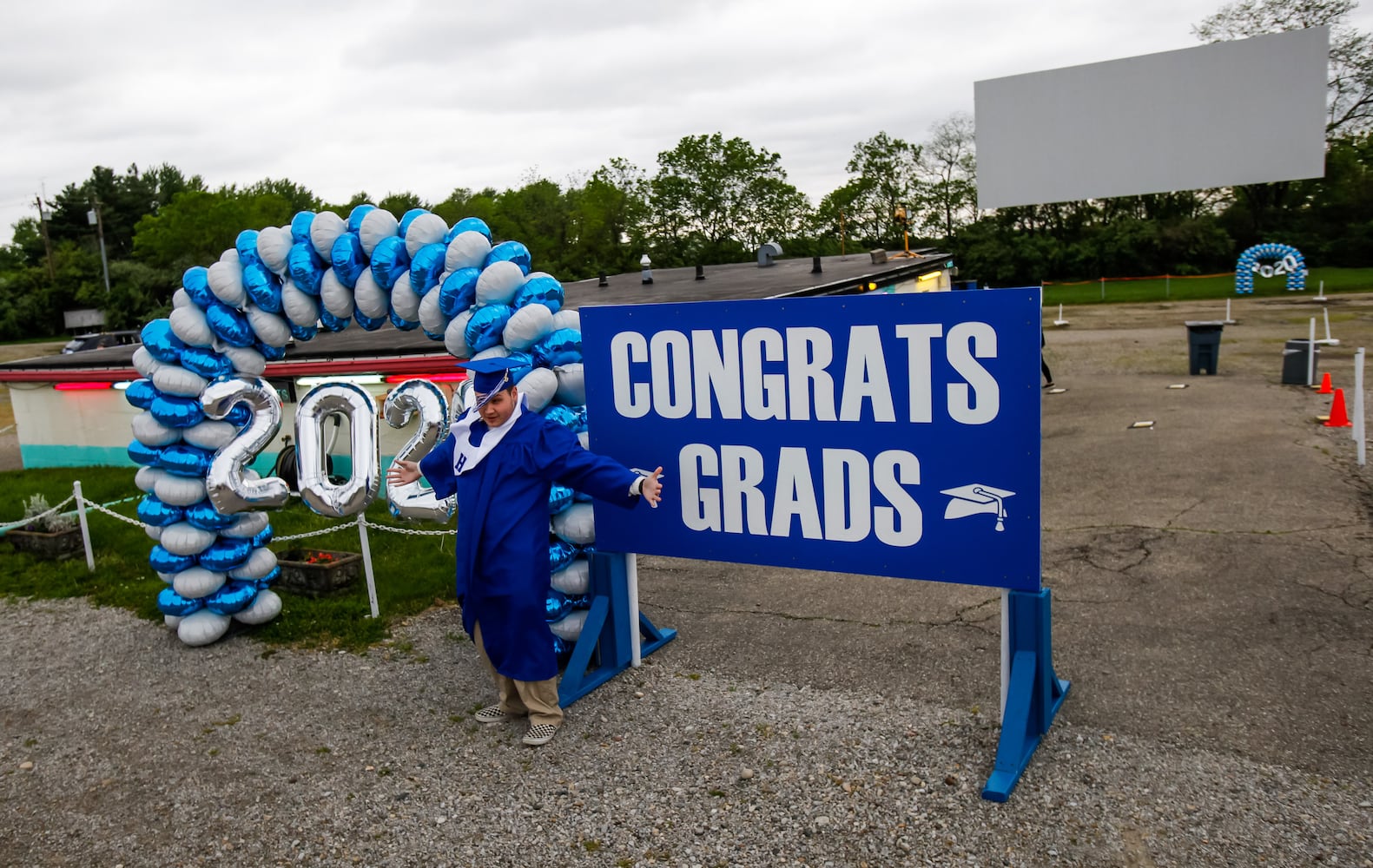 Hamilton High School seniors celebrate graduation at Holiday Auto Theatre drive-in