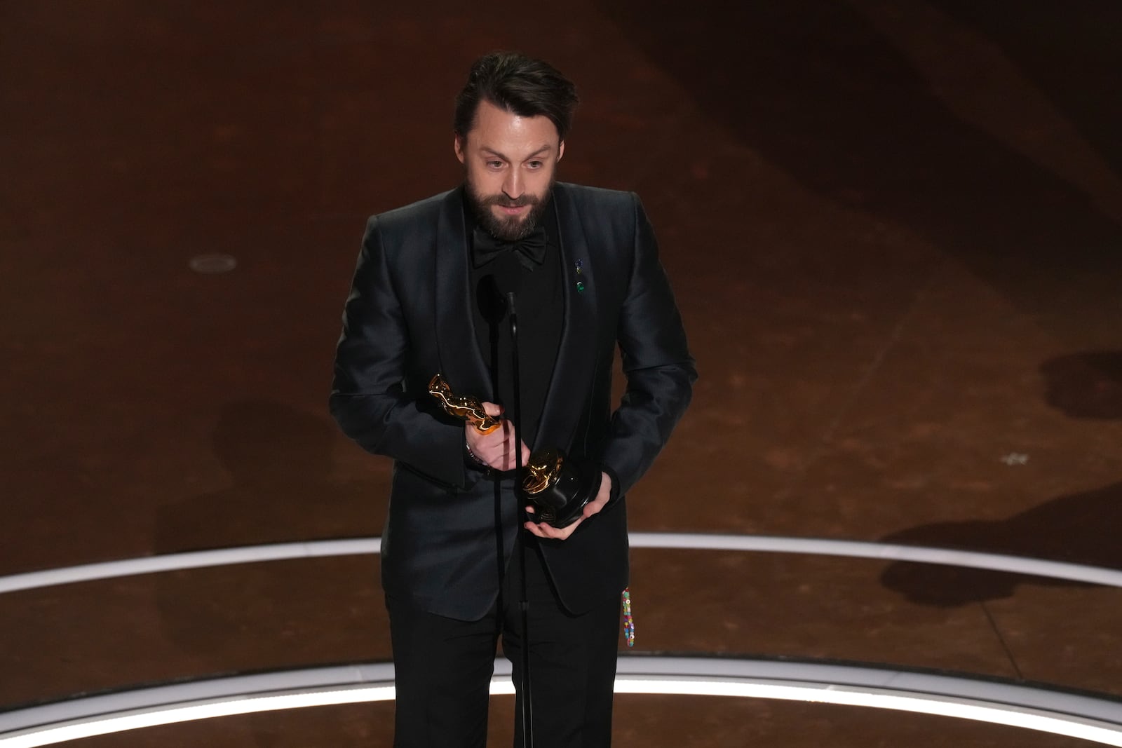 Kieran Culkin accepts the award for best performance by an actor in a supporting role for "A Real Pain" during the Oscars on Sunday, March 2, 2025, at the Dolby Theatre in Los Angeles. (AP Photo/Chris Pizzello)