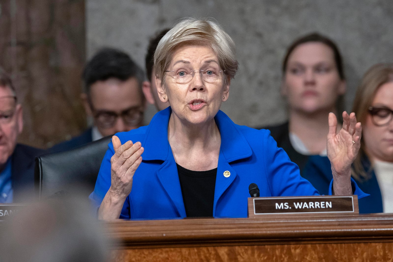 Sen. Elizabeth Warren, D-Mass., questions Robert F. Kennedy Jr., President Donald Trump's choice to be the Secretary of Health and Human Services, as he testifies before the Senate Finance Committee during his confirmation hearing, at the Capitol in Washington, Wednesday, Jan. 29, 2025. (AP Photo/Jose Luis Magana)