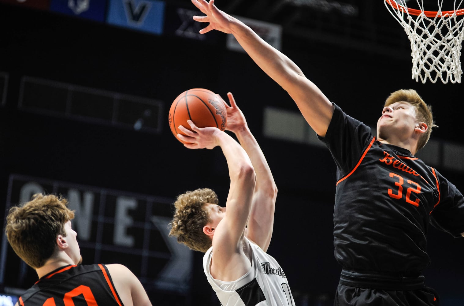 Lakota East beats Beavercreek in boys D1 district basketball final