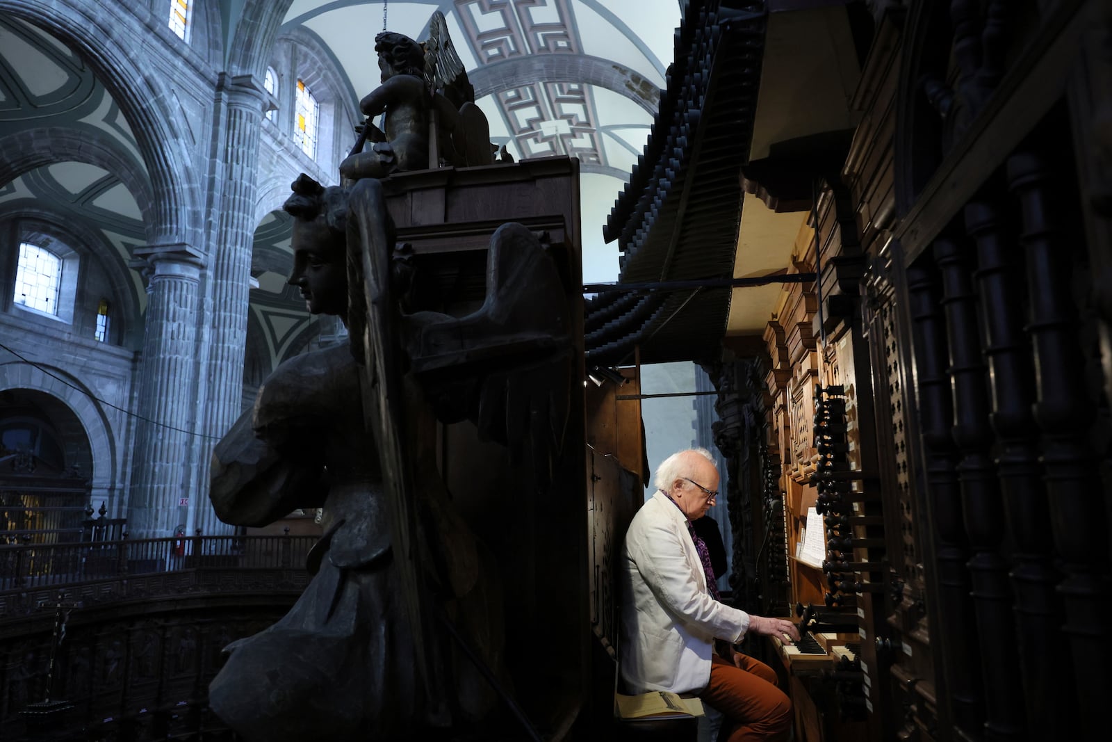 German director and organist Leo Krämer rehearses for a concert at the Metropolitan Cathedral in Mexico City, Friday, Feb. 28, 2025. (AP Photo/Ginnette Riquelme)