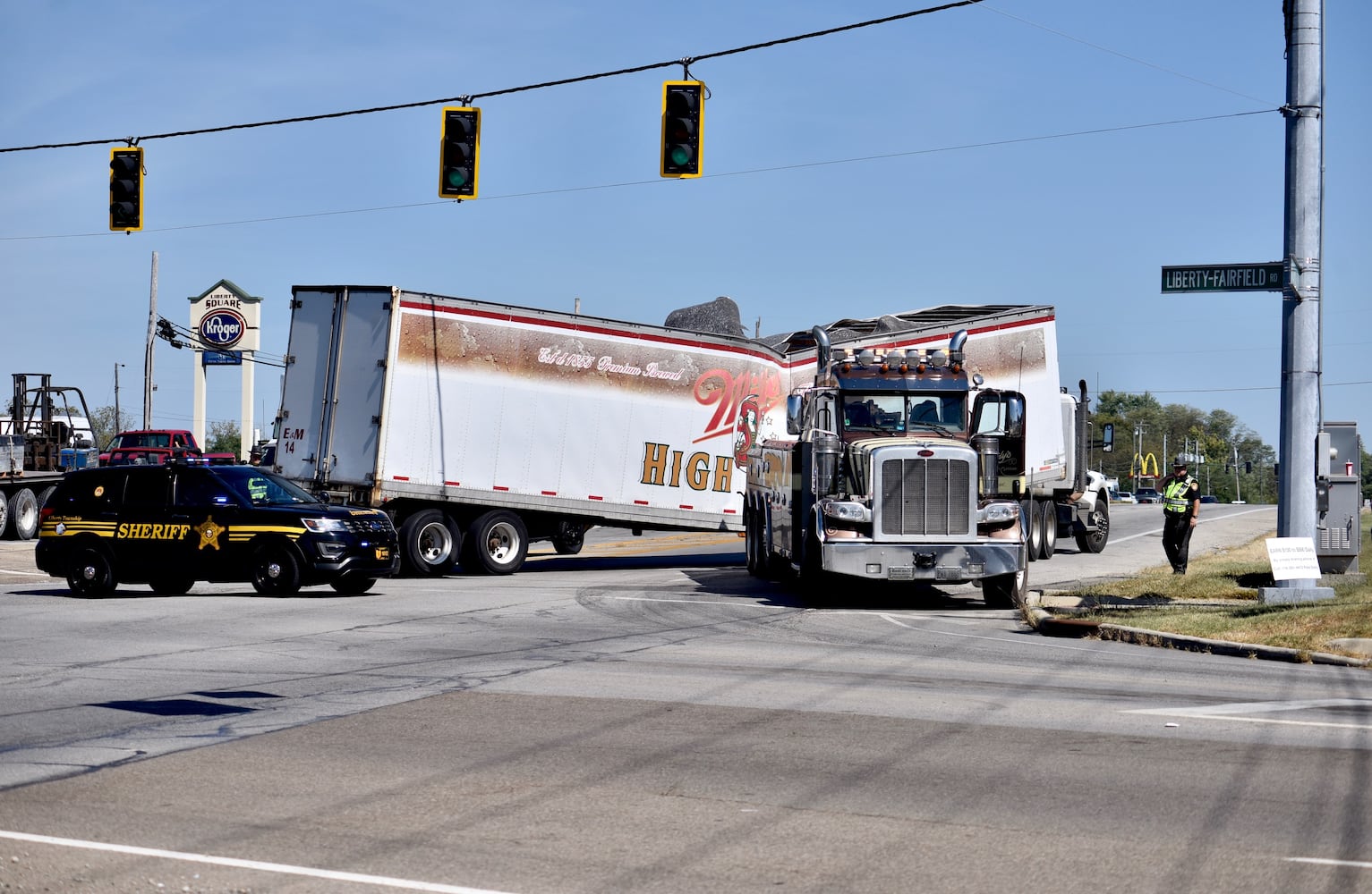 PHOTOS: Semi hauling beer collapses in Butler County, blocking traffic