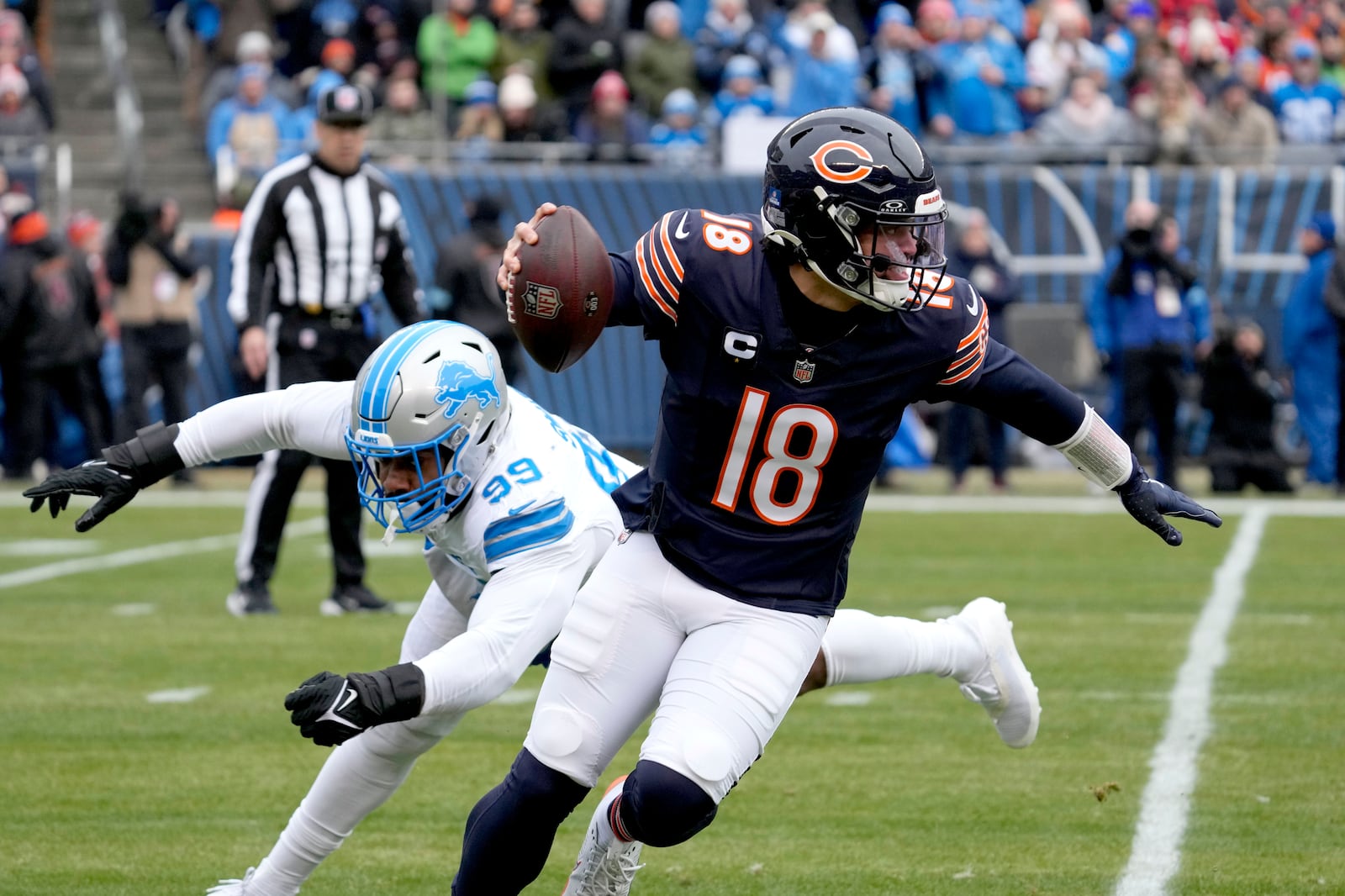 Chicago Bears quarterback Caleb Williams escapes the pressure of Detroit Lions defensive end Za'Darius Smith during the first half of an NFL football game Sunday, Dec. 22, 2024, in Chicago. (AP Photo/Nam Y. Huh)