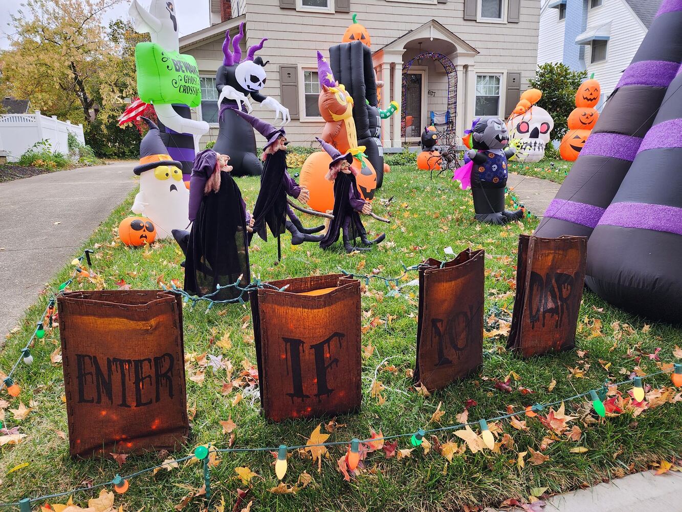 101022 Halloween decorations